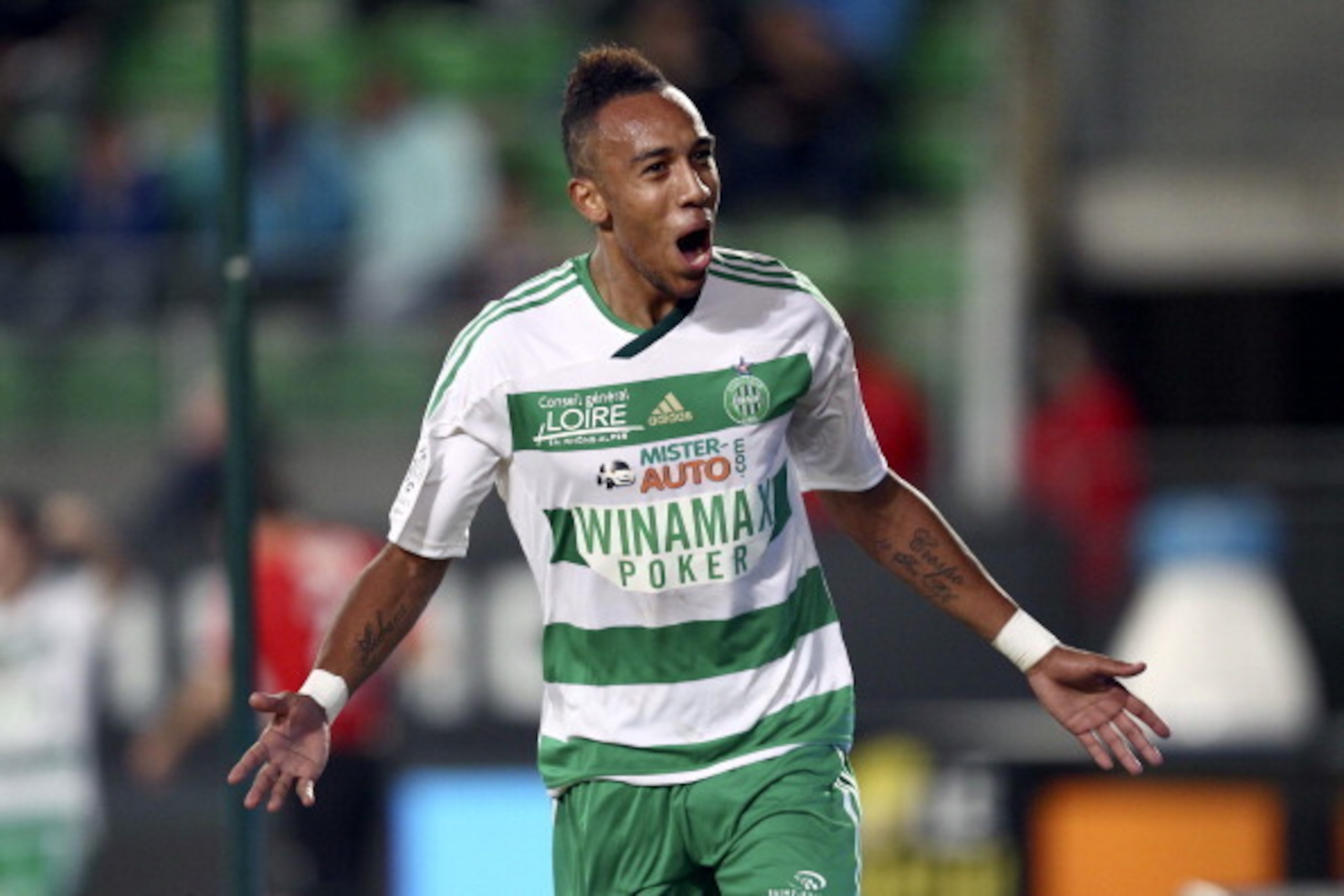 Sain- Etienne's forward Pierre Aubameyang (L) celebrates after scoring a goal during the French L1 football match Rennes versus Saint-Etienne on September 25, 2011 at the Route de Lorient stadium in Rennes, western France. AFP PHOTO / THOMAS BREGARDIS (Ph