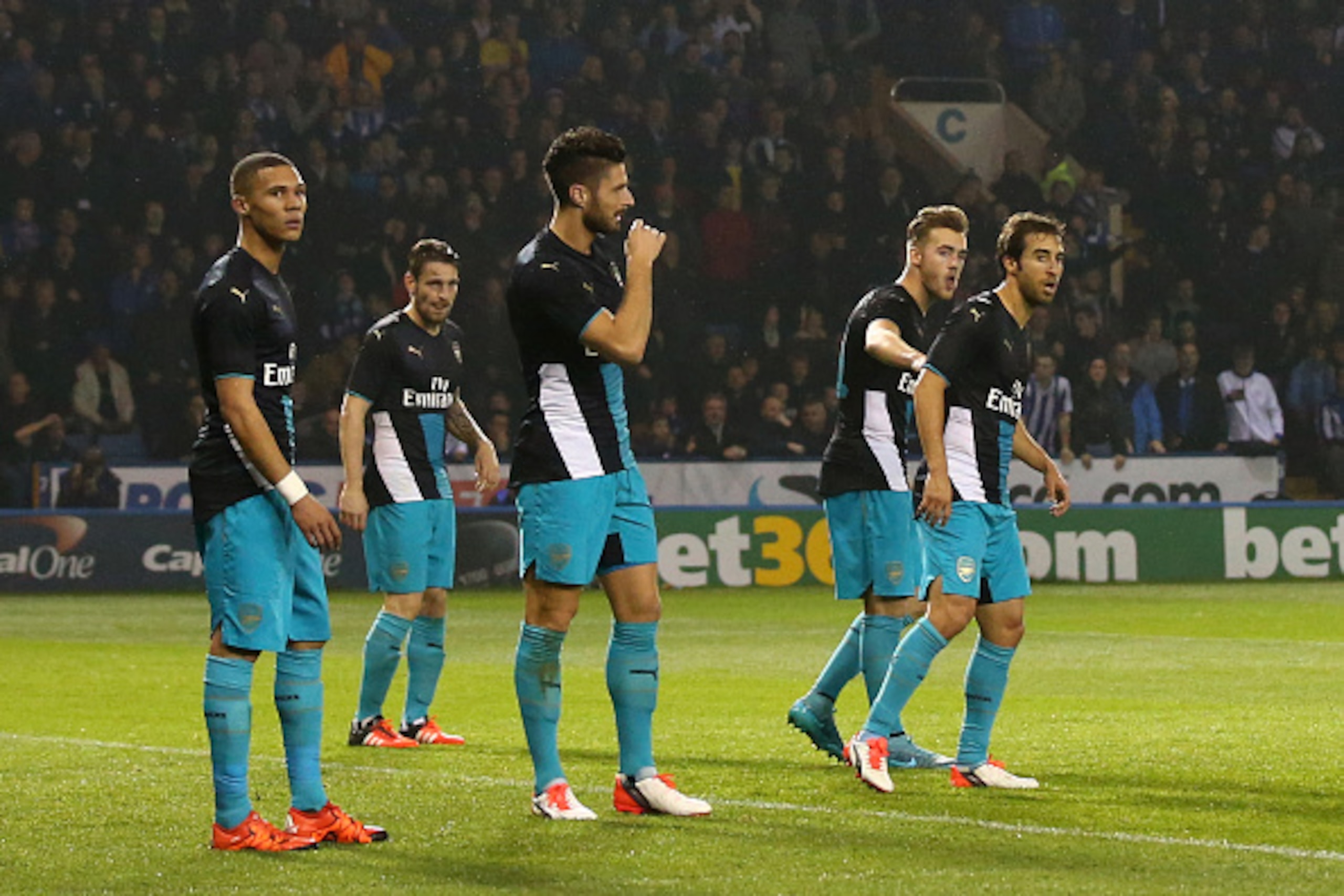 SHEFFIELD, ENGLAND - OCTOBER 27:  Dejeceted Arsenal players look on during the Capital One Cup fourth round match between Sheffield Wednesday and Arsenal at Hillsborough Stadium on October 27, 2015 in Sheffield, England.  (Photo by Matthew Lewis/Getty Ima