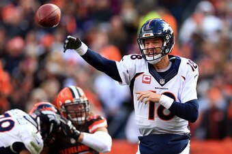 CLEVELAND, OH - OCTOBER 18: quarterback Peyton Manning #18 of the Denver Broncos against the Cleveland Browns at Cleveland Browns Stadium on October 18, 2015 in Cleveland, Ohio. Broncos defeated Browns 26-23.  (Photo by Andrew Weber/Getty Images)