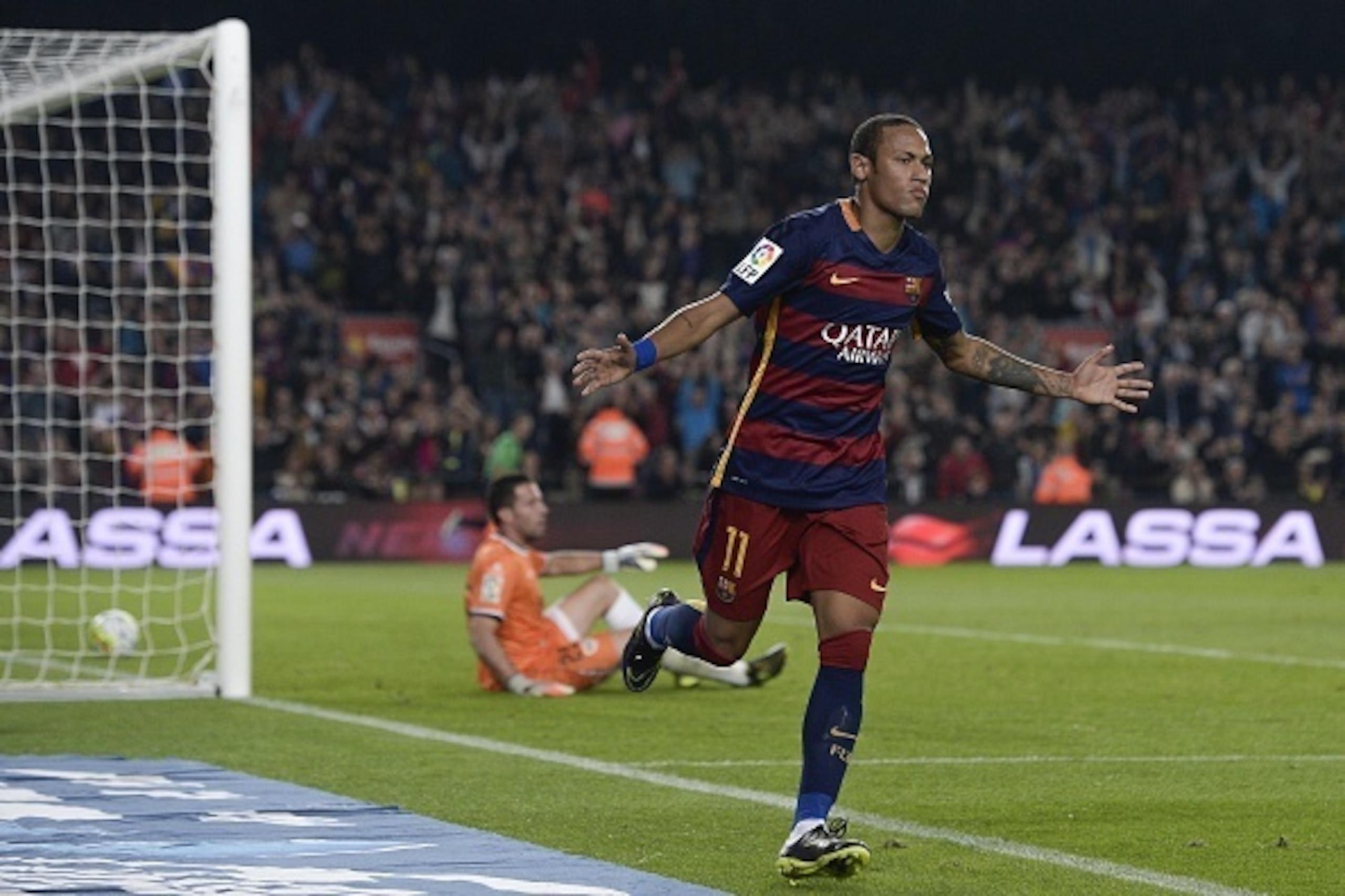 Barcelona's Brazilian forward Neymar da Silva Santos Junior celebrates his goal during the Spanish league football match FC Barcelona vs Rayo Vallecano de Madrid at the Camp Nou stadium in Barcelona on October 17, 2015.   AFP PHOTO/ JOSEP LAGO        (Pho