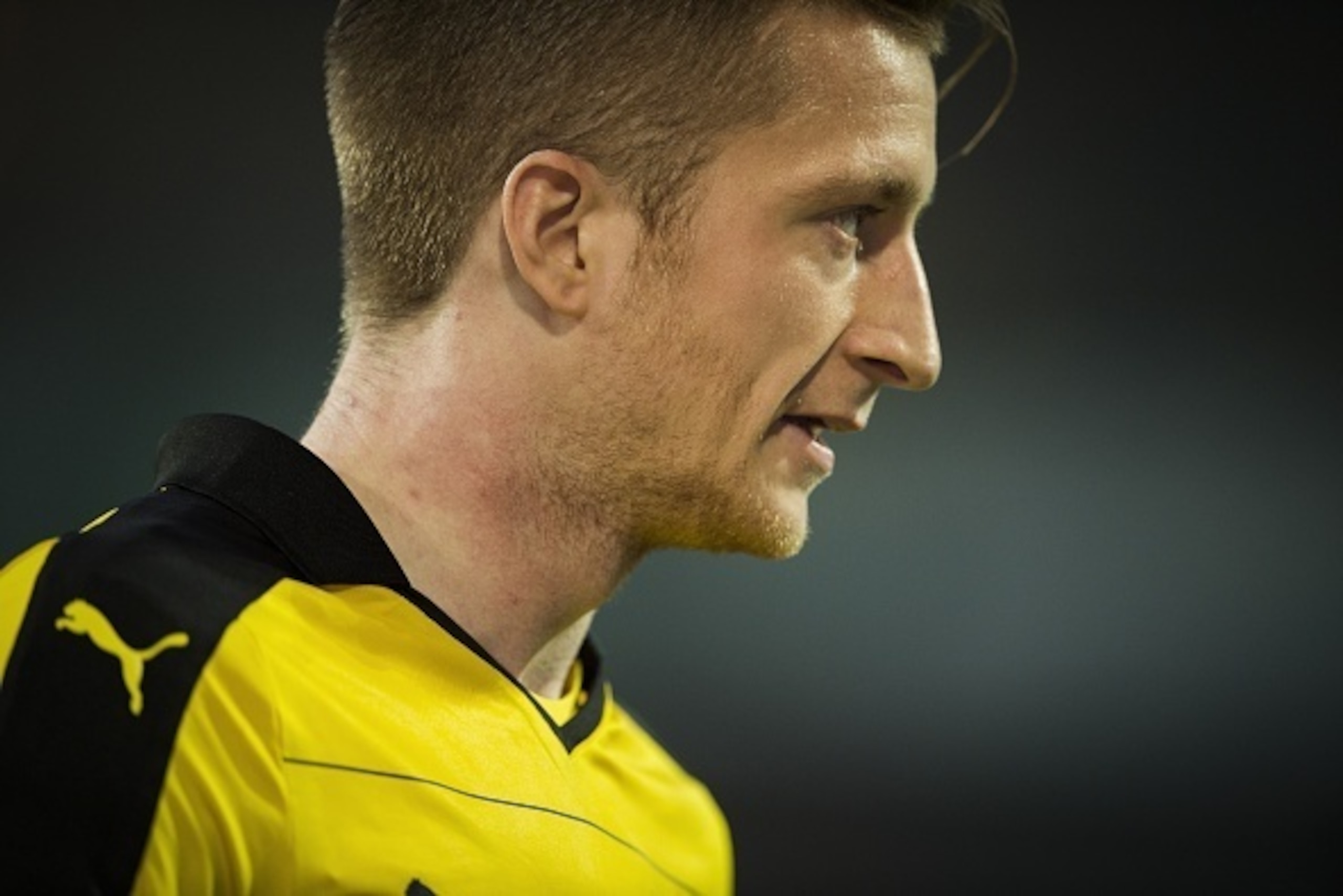 Dortmund's striker Marco Reus is pictured during the German first division football Bundesliga match between Borussia Dortmund and FC Augsburg on October 25, 2015 in Dortmund, western Germany. Dortmund wom the match 5-1. AFP PHOTO / ODD ANDERSEN (P Dortmund's striker Marco Reus is pictured during the German first division football Bundesliga match between Borussia Dortmund and FC Augsburg on October 25, 2015 in Dortmund, western Germany. Dortmund wom the match 5-1. AFP PHOTO / ODD ANDERSEN (P