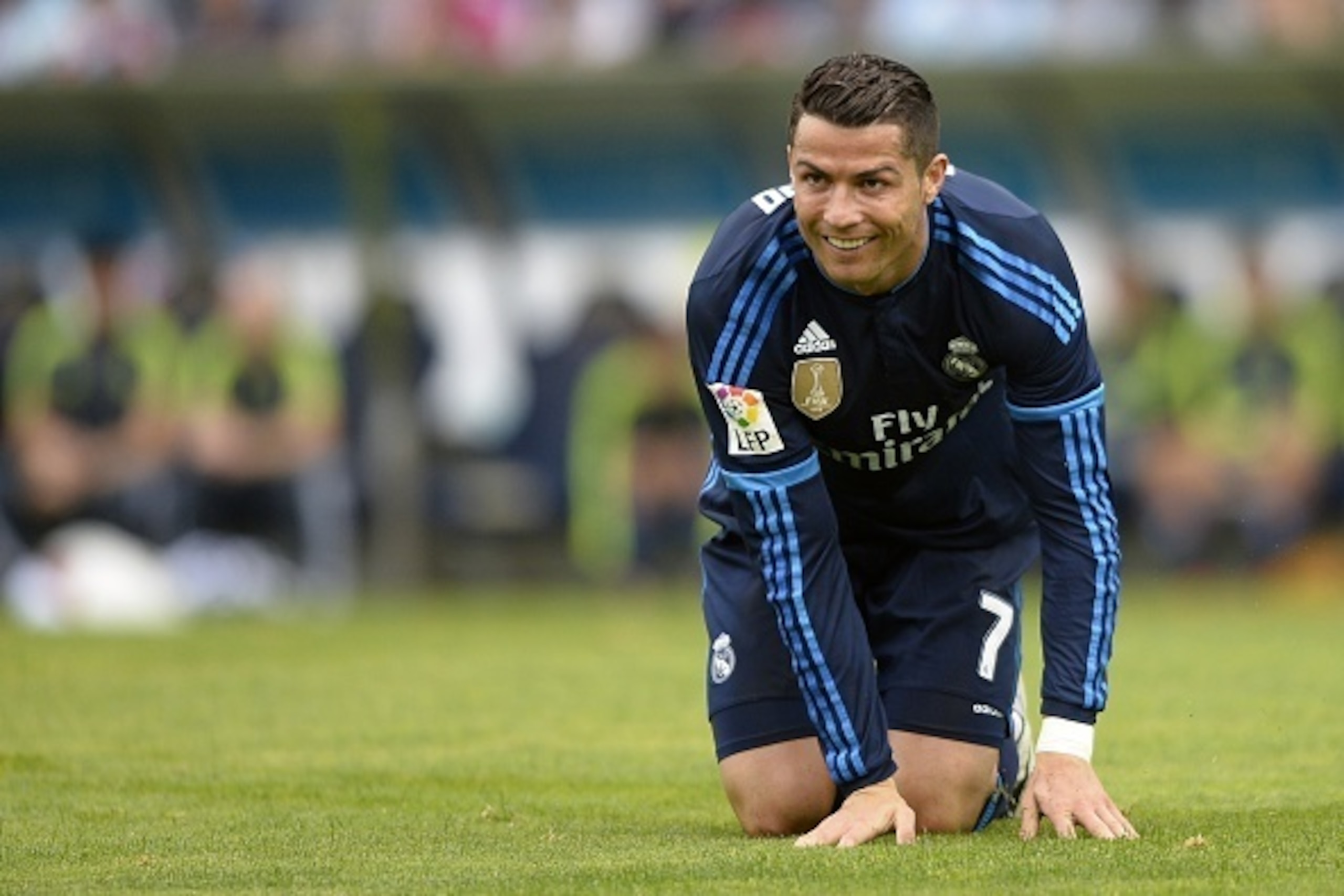 Real Madrid's Portuguese forward Cristiano Ronaldo kneels on the ground during the Spanish league football match Celta Vigo vs Real Madrid CF at the Balaidos stadium in Vigo on October 24, 2015. Real Madrid won the match 3-1. AFP PHOTO / MIGUEL RIOPA     