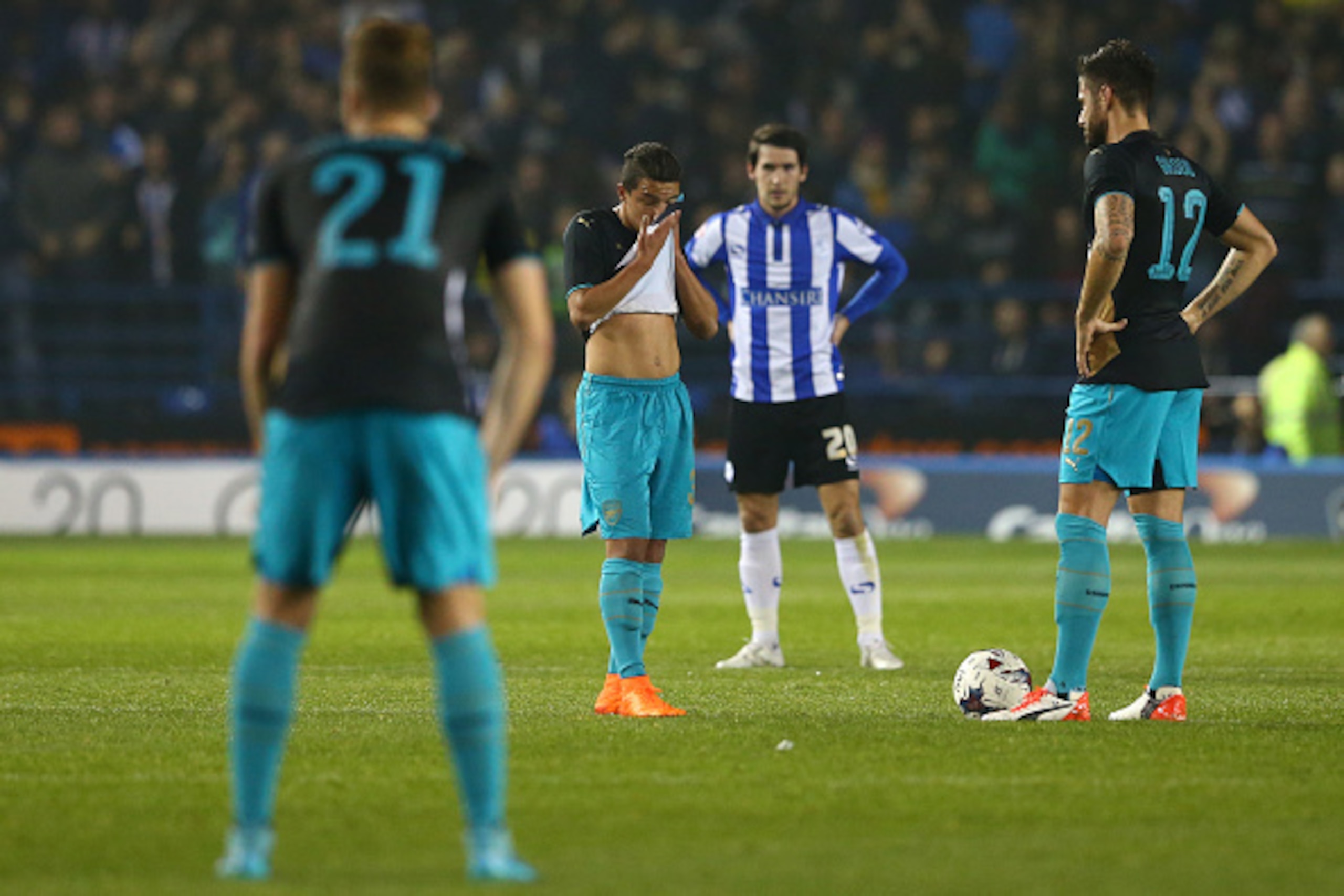 SHEFFIELD, ENGLAND - OCTOBER 27:  Dejected Arsenal players look on after conceding the opening goal during the Capital One Cup fourth round match between Sheffield Wednesday and Arsenal at Hillsborough Stadium on October 27, 2015 in Sheffield, England.  (