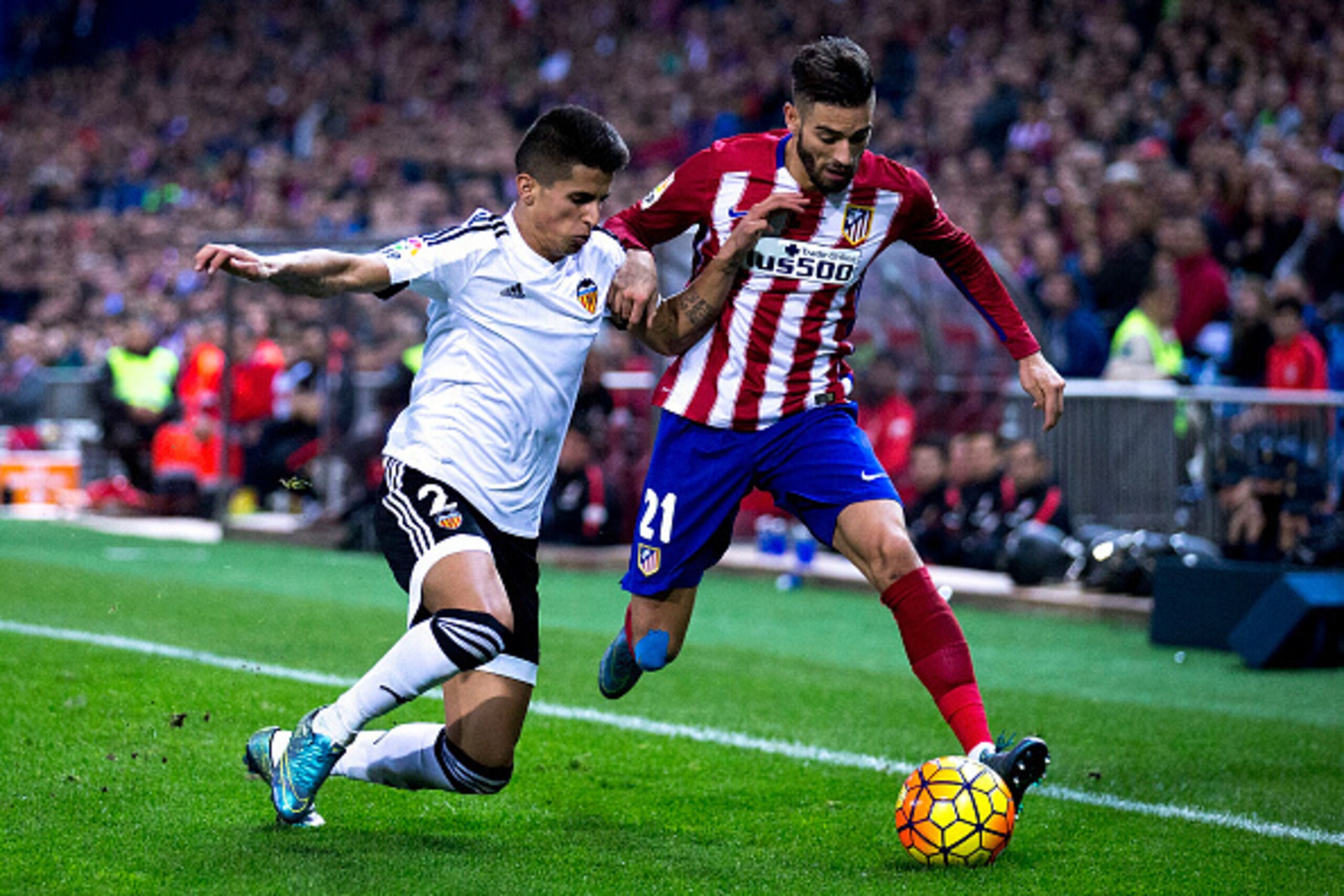 MADRID, SPAIN - OCTOBER 25: Yannick Carrasco (R) of Atletico de Madrid competes for the ball with Joan Cancelo (L) of Valencia CFduring the La Liga amtch between Club Atletico de Madrid and Valencia CF at Vicente Calderon Stadium on October 25, 2015 in M MADRID, SPAIN - OCTOBER 25: Yannick Carrasco (R) of Atletico de Madrid competes for the ball with Joan Cancelo (L) of Valencia CFduring the La Liga amtch between Club Atletico de Madrid and Valencia CF at Vicente Calderon Stadium on October 25, 2015 in M