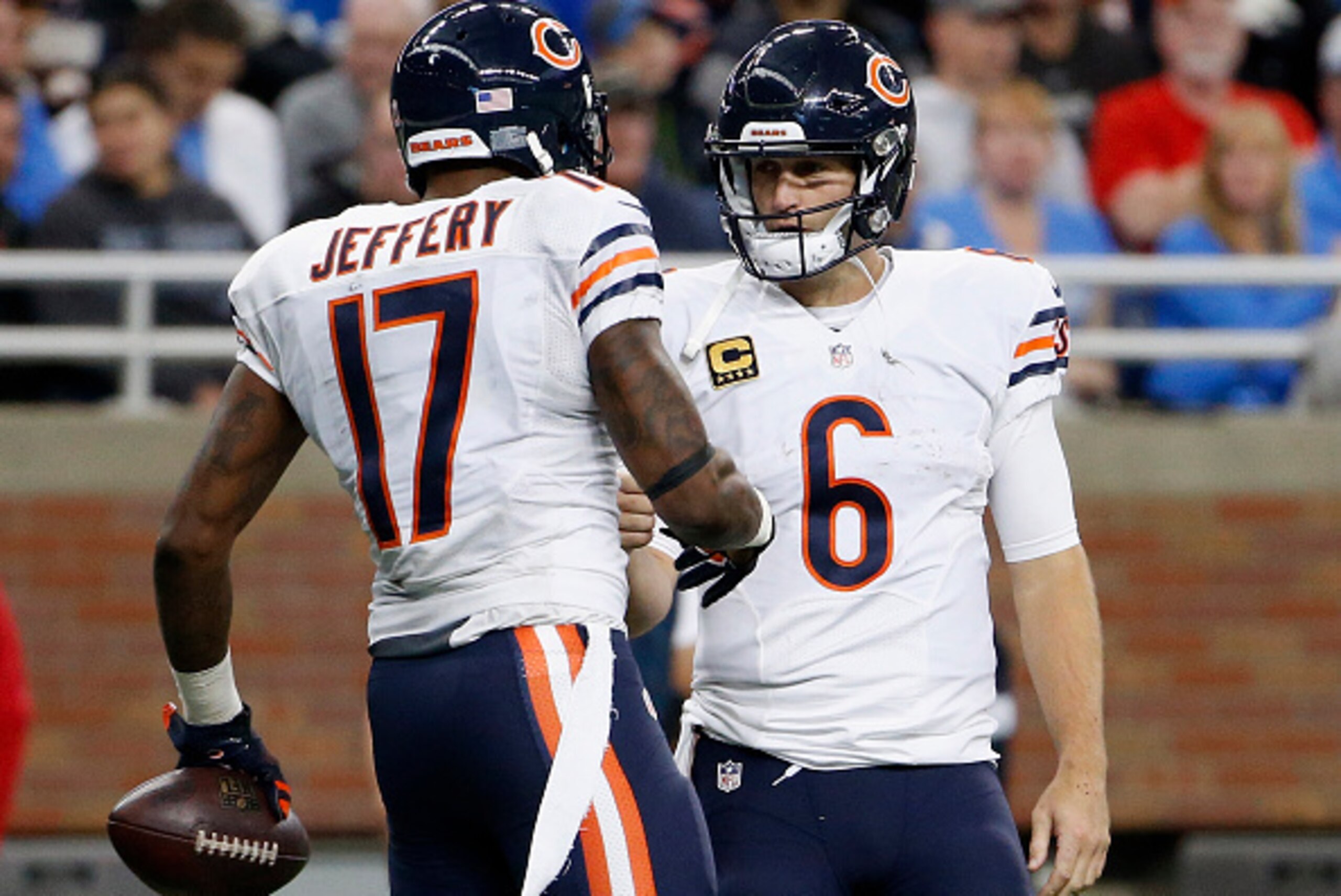 DETROIT, MI - OCTOBER 18: Alshon Jeffery #17 congratulates Jay Cutler #6 of the Chicago Bears on a fourth quarter touchdown pass at Ford Field on October 18, 2015 in Detroit, Michigan. (Photo by Christian Petersen/Getty Images)