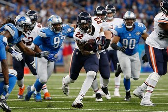 DETROIT, MI - OCTOBER 18:  Running back Matt Forte #22 of the Chicago Bears rushes the football against the Detroit Lions during the NFL game at Ford Field on October 18, 2015 in Detroit, Michigan. The Lions defeated the Bears 37-34 in overtime.  (Photo b