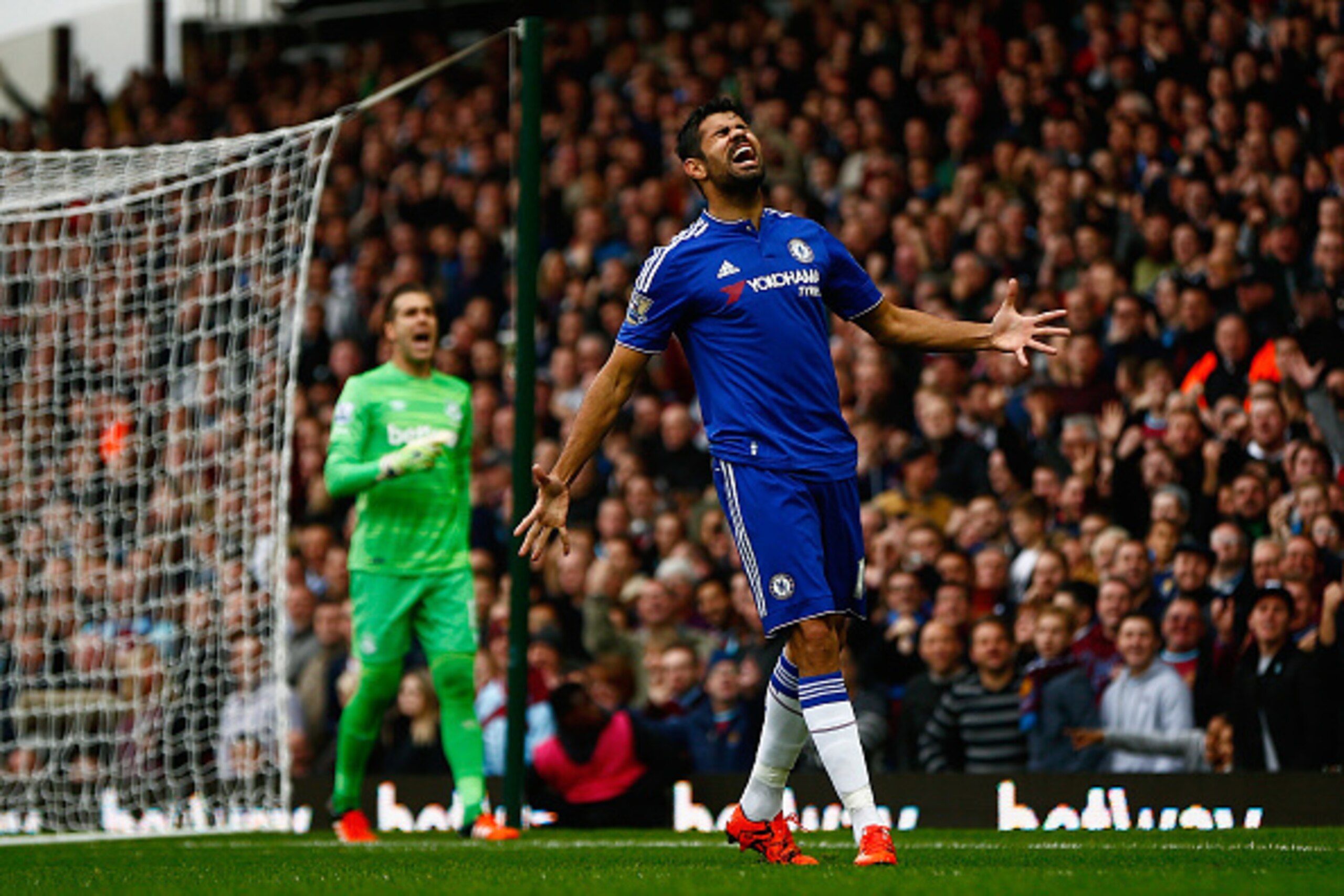 LONDON, ENGLAND - OCTOBER 24: Diego Costa of Chelsea reacts after missing a chance during the Barclays Premier League match between West Ham United and Chelsea at Boleyn Ground on October 24, 2015 in London, England.  (Photo by Jordan Mansfield/Getty Imag