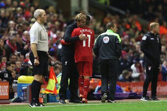 LIVERPOOL, ENGLAND - OCTOBER 28:  Jurgen Klopp, manager of Liverpool hugs Roberto Firmino of Liverpool as he is substituted during the Capital One Cup Fourth Round match between Liverpool and AFC Bournemouth at Anfield on October 28, 2015 in Liverpool, En