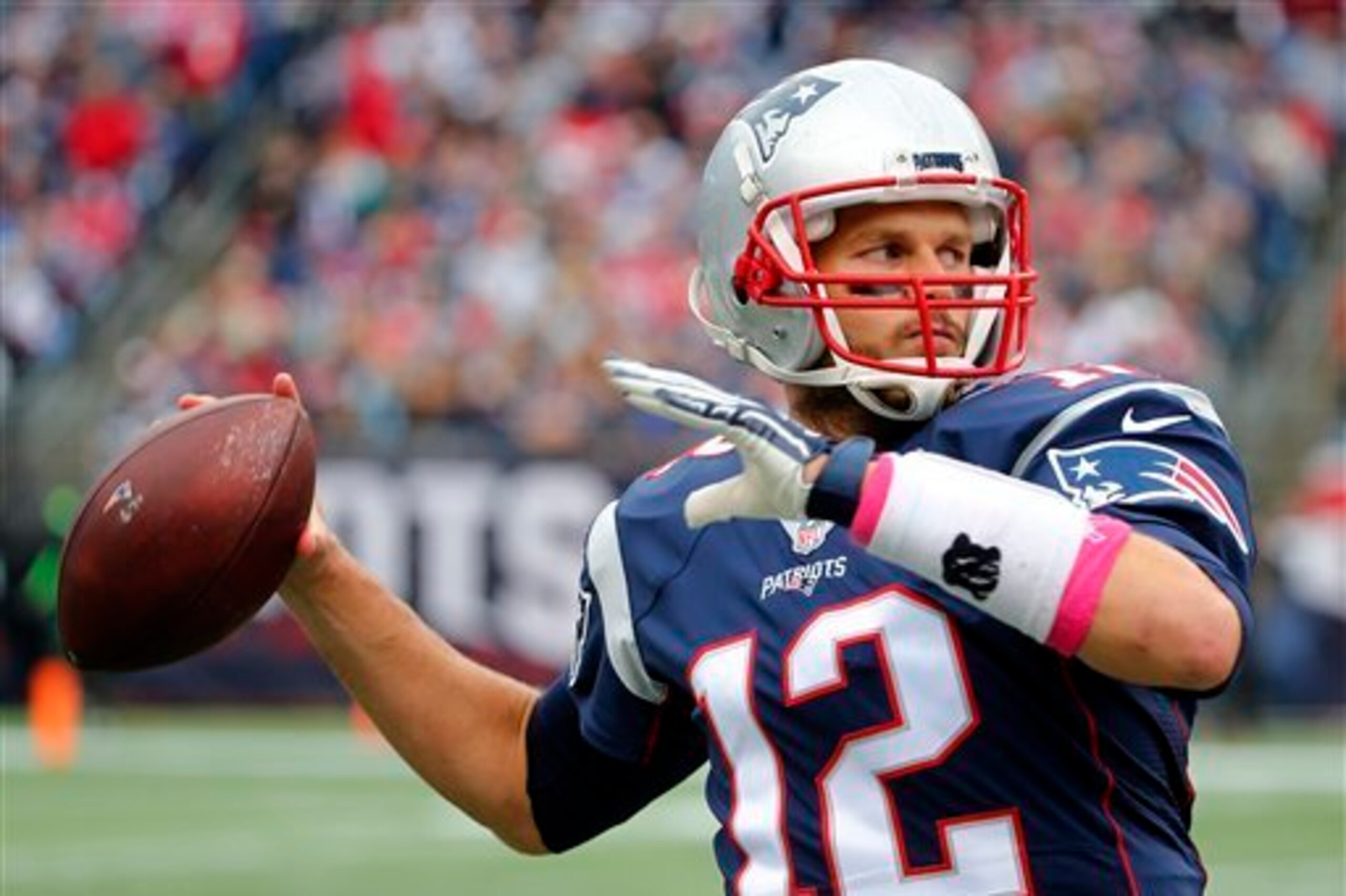 Tom Brady doesn't falter on Thursday nights.