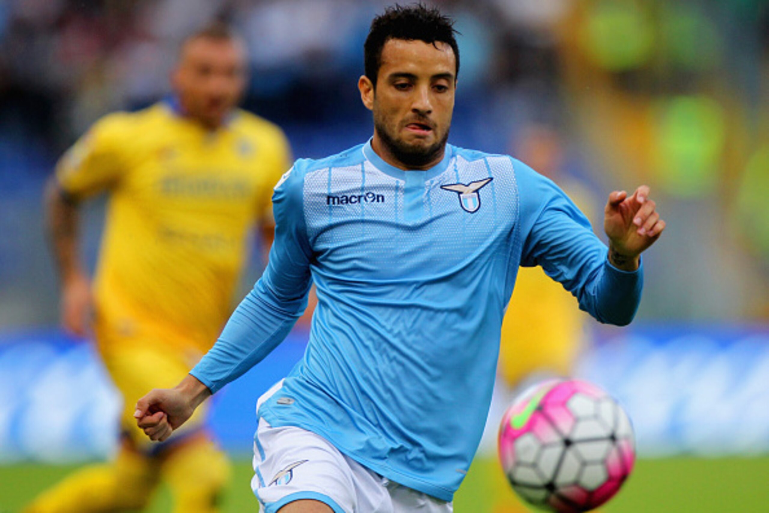 ROME, ITALY - OCTOBER 04:  Felipe Anderson of SS Lazio in action during the Serie A match between SS Lazio and Frosinone Calcio at Stadio Olimpico on October 4, 2015 in Rome, Italy.  (Photo by Paolo Bruno/Getty Images)