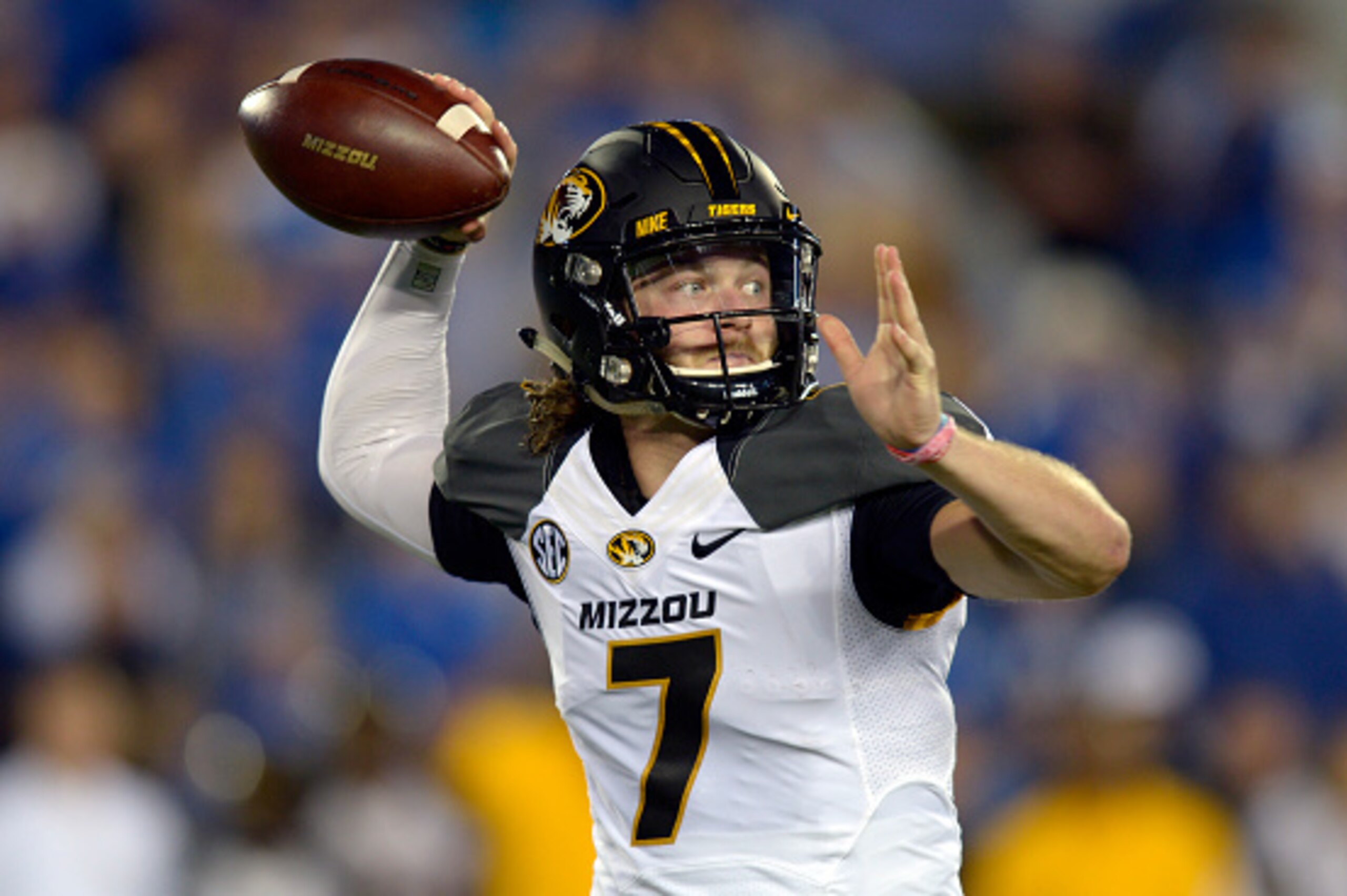 LEXINGTON, KY - SEPTEMBER 26:  Maty Mauk #7 of the Missouri Tigers passes against the Kentucky Wildcats at Commonwealth Stadium on September 26, 2015 in Lexington, Kentucky. (Photo by Dylan Buell/Getty Images)