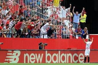 Sevilla's Danish midfielder Michael Krohn-Dehli celebrates after scoring during the Spanish league football match Sevilla FC vs Barcelona at the Ramon Sanchez Pizjuan stadium in Sevilla on October 3, 2015. Sevilla won 2-1.   AFP PHOTO/ CRISTINA QUICLER   