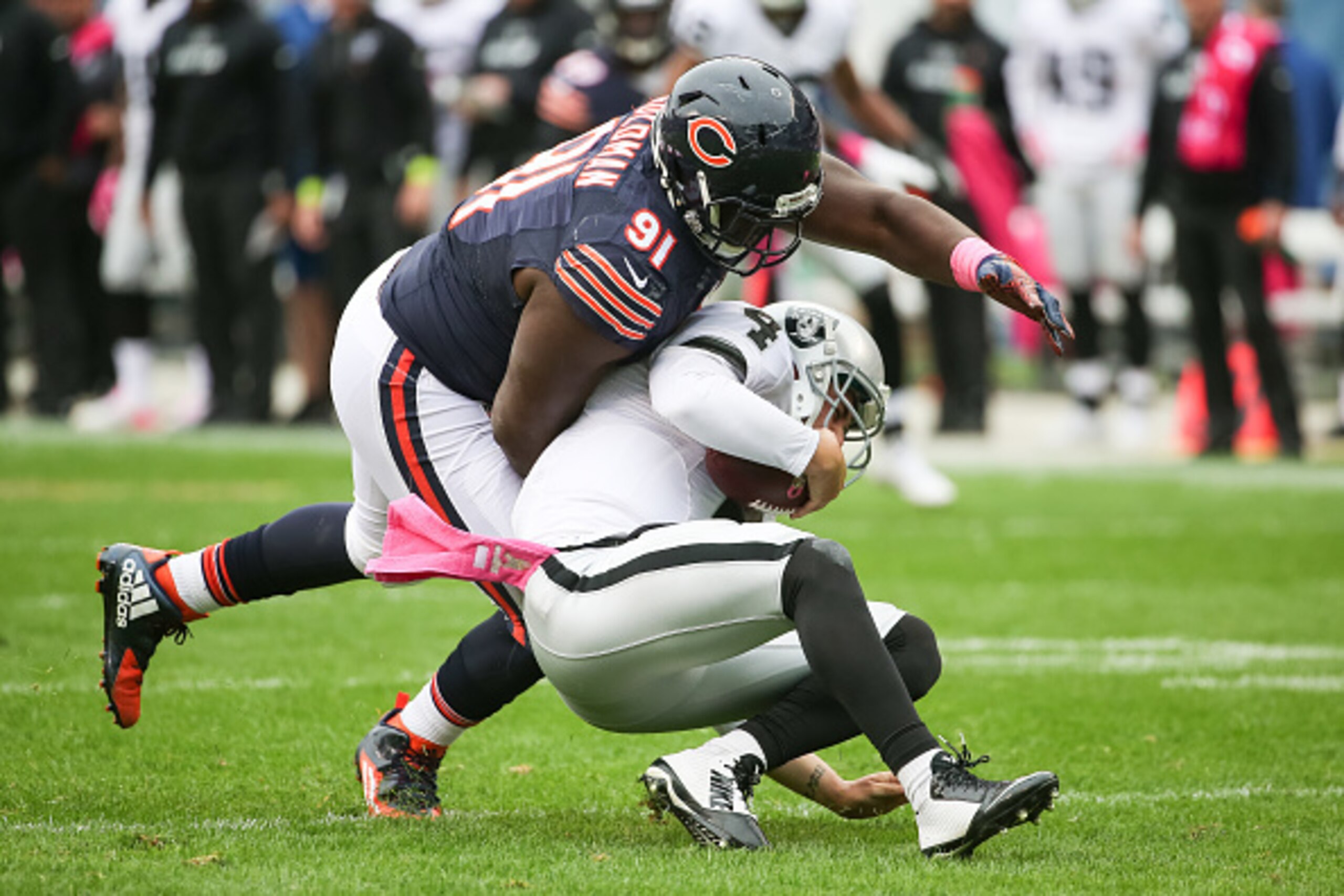 CHICAGO, IL - OCTOBER 04: Eddie Goldman #91 of the Chicago Bears sacks quarterback Derek Carr #4 of the Oakland Raiders in the second quarter at Soldier Field on October 4, 2015 in Chicago, Illinois. (Photo by Jonathan Daniel/Getty Images) CHICAGO, IL - OCTOBER 04: Eddie Goldman #91 of the Chicago Bears sacks quarterback Derek Carr #4 of the Oakland Raiders in the second quarter at Soldier Field on October 4, 2015 in Chicago, Illinois. (Photo by Jonathan Daniel/Getty Images)