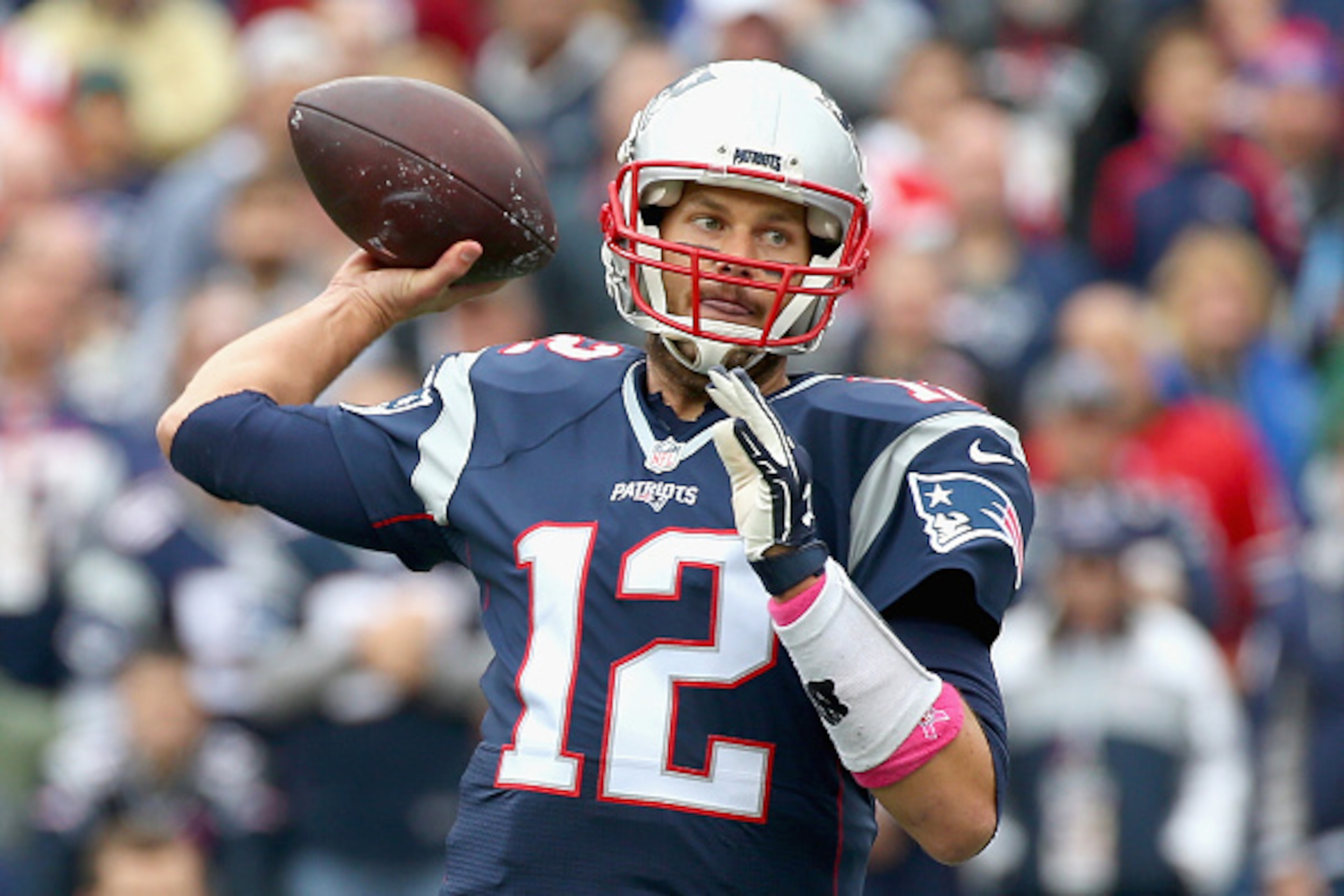 FOXBORO, MA - OCTOBER 25:  Tom Brady #12 of the New England Patriots throws during the second quarter against the New York Jets at Gillette Stadium on October 25, 2015 in Foxboro, Massachusetts.  (Photo by Jim Rogash/Getty Images)