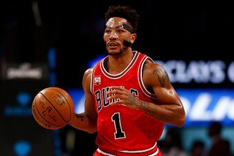 NEW YORK, NY - OCTOBER 28:  Derrick Rose #1 of the Chicago Bulls brings the ball up during a game against the Brooklyn Nets at Barclays Center on October 28, 2015 in the Brooklyn borough of New York City.  NOTE TO USER: User expressly acknowledges and agr