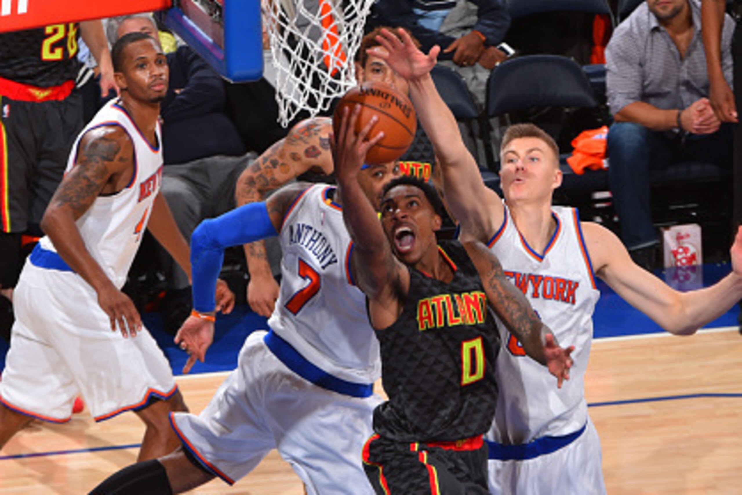 NEW YORK,NY - OCTOBER 29: Jeff Teague #0 of the Atlanta Hawks goes up for the layup against the New York Knicks at Madison Square Garden on October 29, 2015 in New York,New York NOTE TO USER: User expressly acknowledges and agrees that, by downloading an NEW YORK,NY - OCTOBER 29: Jeff Teague #0 of the Atlanta Hawks goes up for the layup against the New York Knicks at Madison Square Garden on October 29, 2015 in New York,New York NOTE TO USER: User expressly acknowledges and agrees that, by downloading an