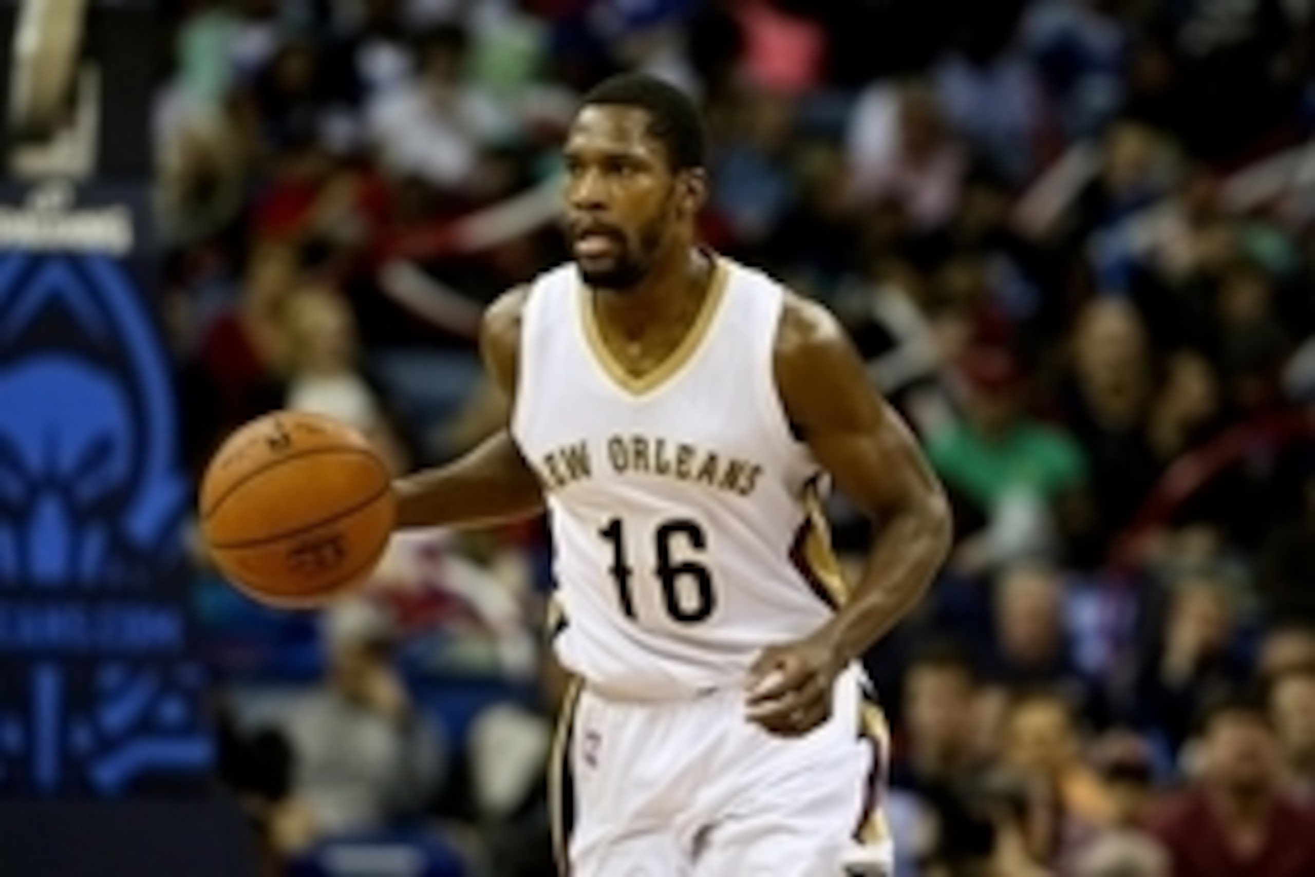 Feb 9, 2015; New Orleans, LA, USA; New Orleans Pelicans guard Toney Douglas (16) against the Utah Jazz during the second quarter of a game at the Smoothie King Center. Mandatory Credit: Derick E. Hingle-USA TODAY Sports