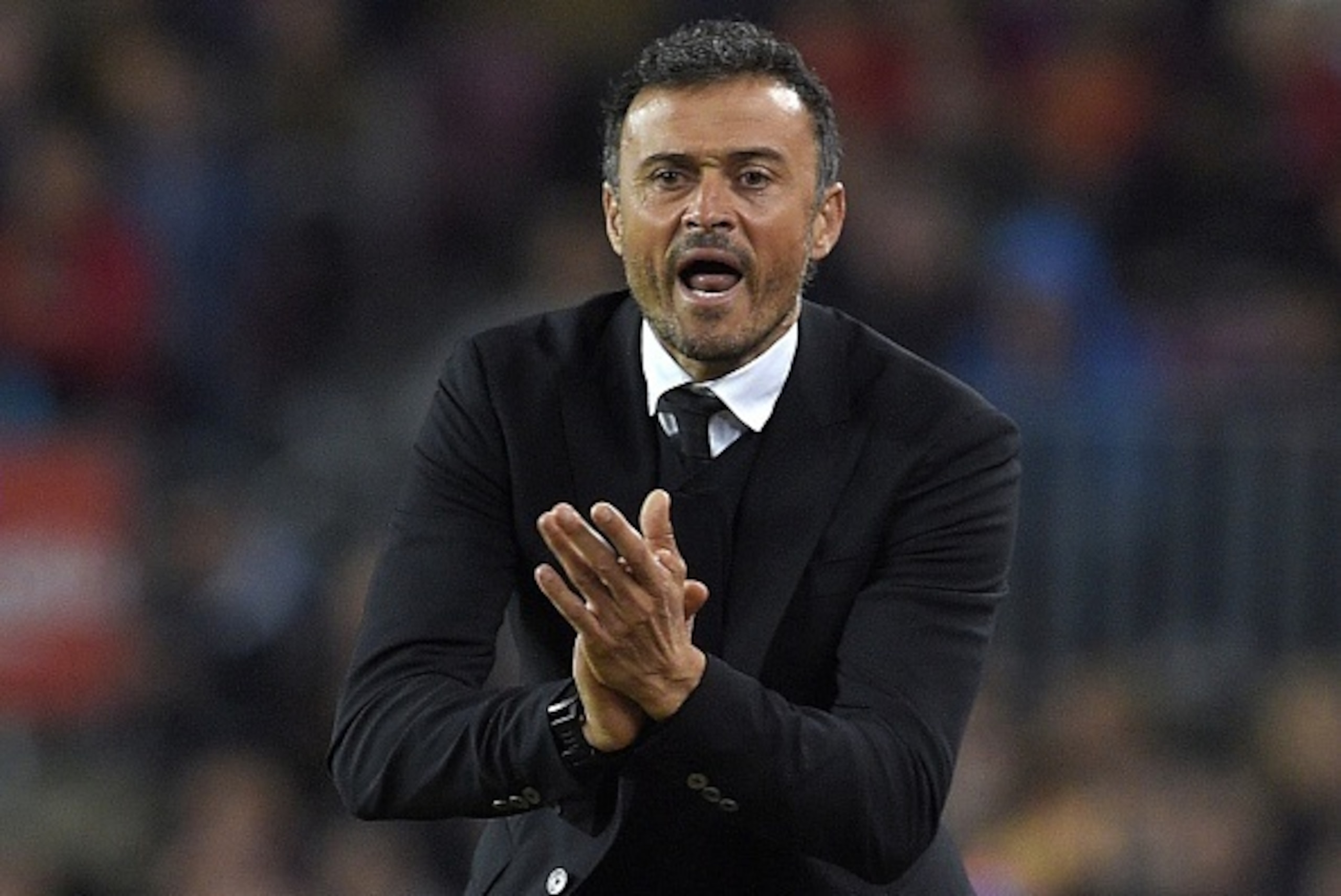 Barcelona's coach Luis Enrique shouts from the sidelines during the Spanish league football match FC Barcelona vs SD Eibar at the Camp Nou stadium in Barcelona on October 25, 2015.   AFP PHOTO/ LLUIS GENE        (Photo credit should read LLUIS GENE/AFP/Ge