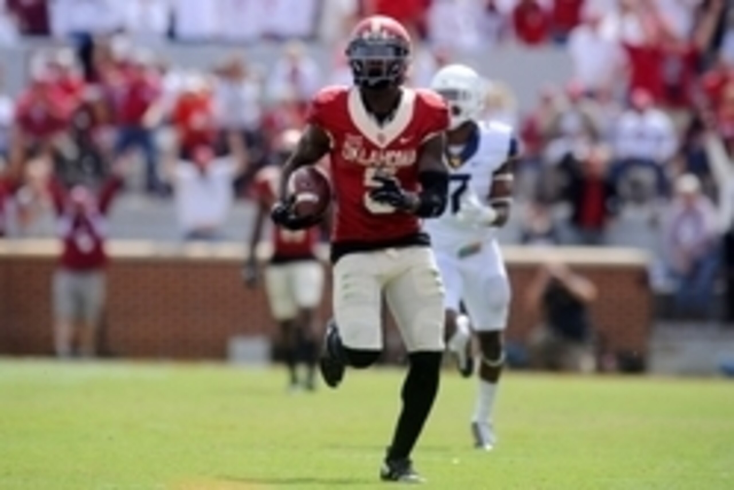 Oct 3, 2015; Norman, OK, USA; Oklahoma Sooners wide receiver Durron Neal (5) carries the ball to score a touchdown against the West Virginia Mountaineers in the fourth quarter at Gaylord Family - Oklahoma Memorial Stadium. Mandatory Credit: Mark D. Smith- Oct 3, 2015; Norman, OK, USA; Oklahoma Sooners wide receiver Durron Neal (5) carries the ball to score a touchdown against the West Virginia Mountaineers in the fourth quarter at Gaylord Family - Oklahoma Memorial Stadium. Mandatory Credit: Mark D. Smith-