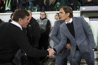 Wolfsburg head coach Dieter Hecking (L) and PSV Eindhoven's head coach Phillip Cocu greet each other prior to the Group B, first-leg UEFA Champions League football match VfL Wolfsburg vs PSV Eindhoven in Wolfsburg, northern Germany on October 21, 2015. AF