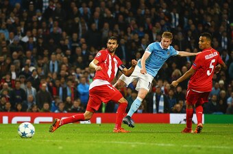 MANCHESTER, ENGLAND - OCTOBER 21:  Kevin De Bruyne of Manchester City scores his team's second goal during the UEFA Champions League Group D match between Manchester City and Sevilla at Etihad Stadium on October 21, 2015 in Manchester, United Kingdom.  (P
