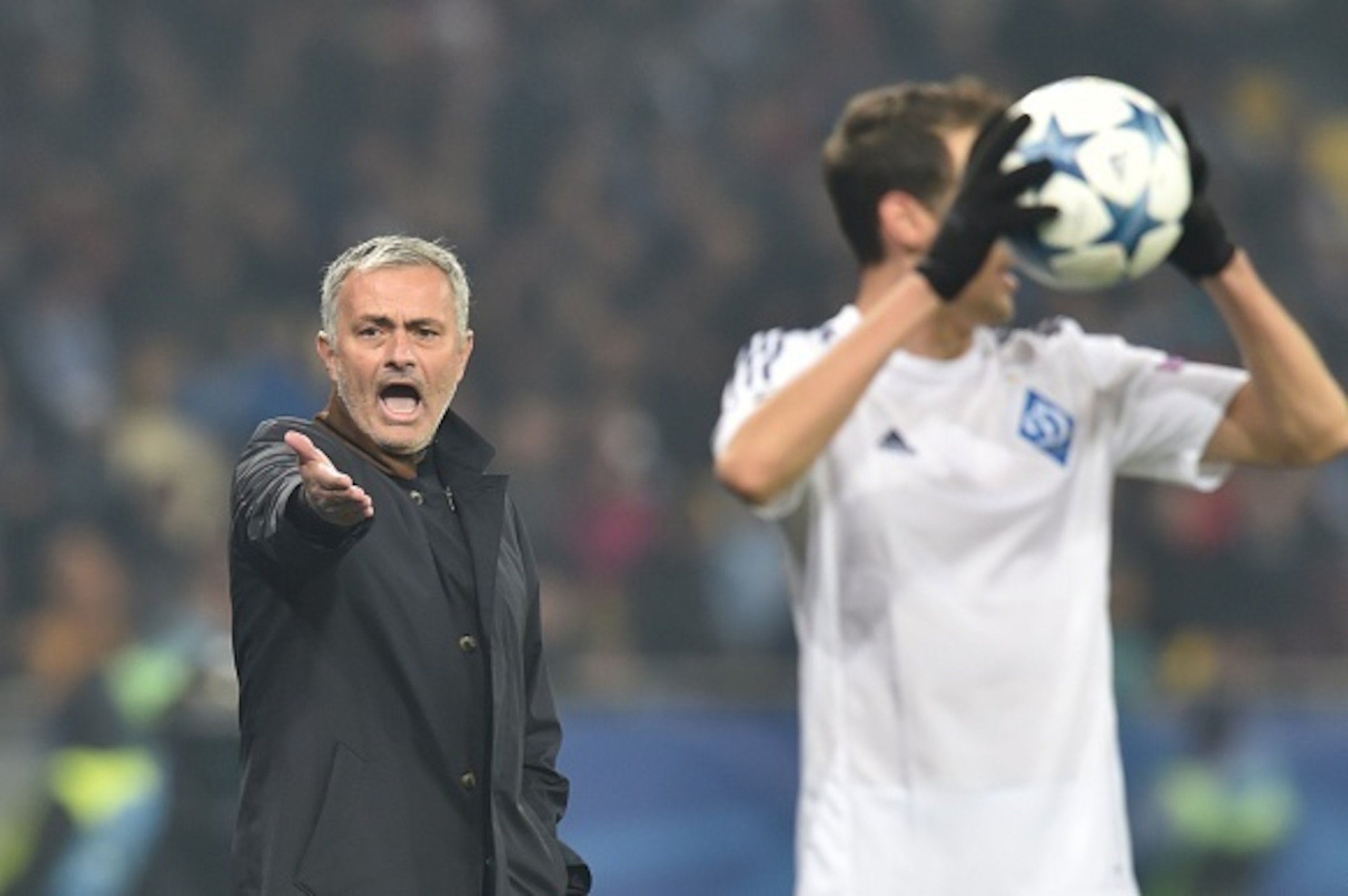 Chelsea's Portuguese coach Jose Mourinho gestures during the UEFA Champions League football match Dynamo Kiev vs Chelsea, on October 20, 2015 at the Olympic stadium in Kiev.     AFP PHOTO / SERGEI SUPINSKY        (Photo credit should read SERGEI SUPINSKY/