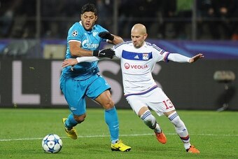 Zenit's Brazilian forward Hulk (L) vies for the ball with Lyon's French defender Christophe Jallet during the UEFA Champions League group H football match between FC Zenit and Olympique Lyonnais at the Petrovsky stadium in St. Petersburg on October 20, 20