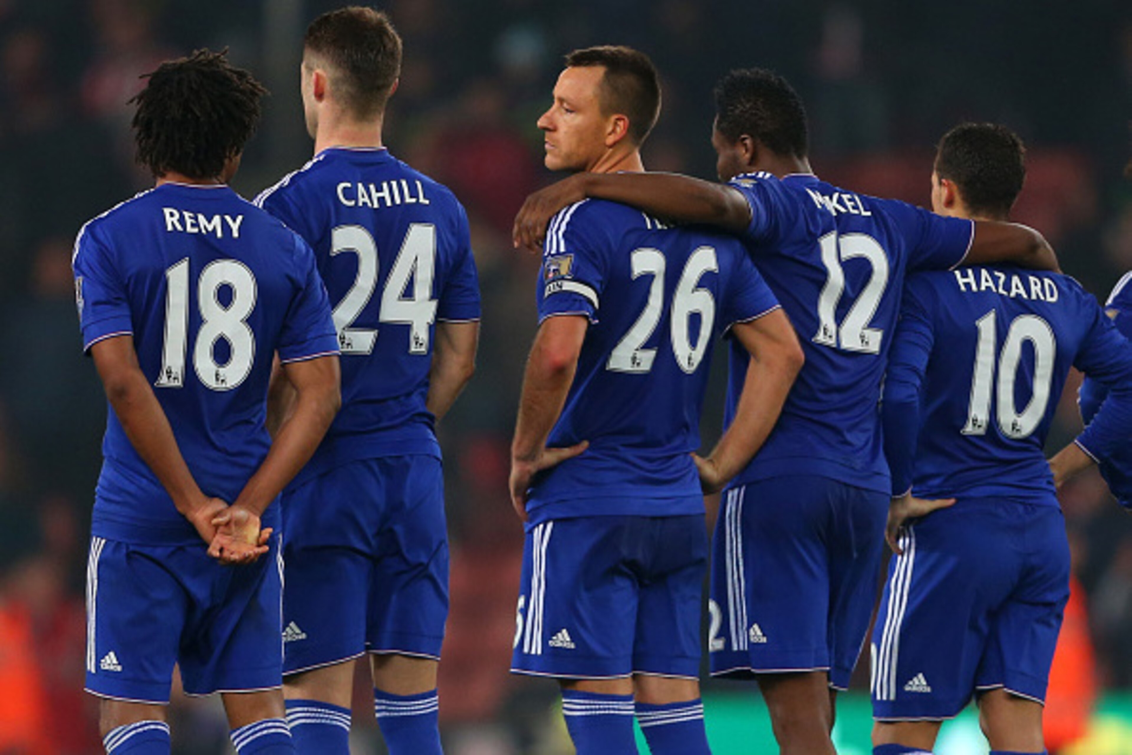 STOKE ON TRENT, ENGLAND - OCTOBER 27: John Terry of Chelsea looks over as he stands with his team mates during the Capital One Cup Fourth Round match between Stoke City and Chelsea at Britannia Stadium on October 27, 2015 in Stoke on Trent, England. (Ph STOKE ON TRENT, ENGLAND - OCTOBER 27: John Terry of Chelsea looks over as he stands with his team mates during the Capital One Cup Fourth Round match between Stoke City and Chelsea at Britannia Stadium on October 27, 2015 in Stoke on Trent, England. (Ph