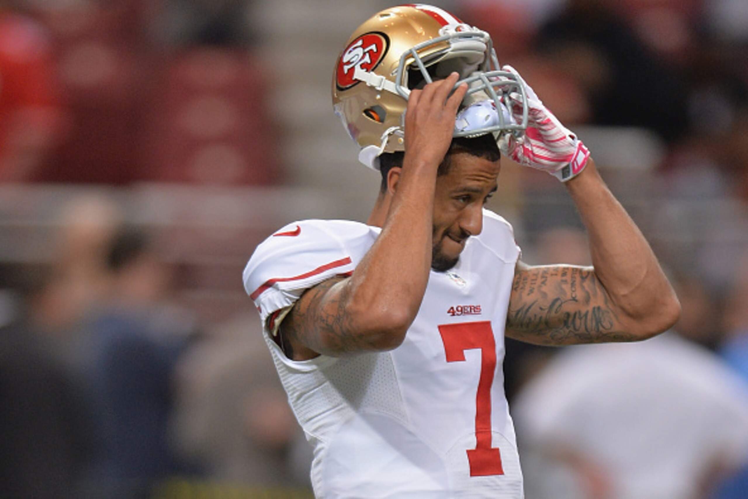 ST. LOUIS, MO - OCTOBER 13:  Colin Kaepernick #7 of the San Francisco 49ers warms up prior to a game against the St. Louis Rams at the Edward Jones Dome on October 13, 2014 in St. Louis, Missouri.  (Photo by Michael B. Thomas/Getty Images)