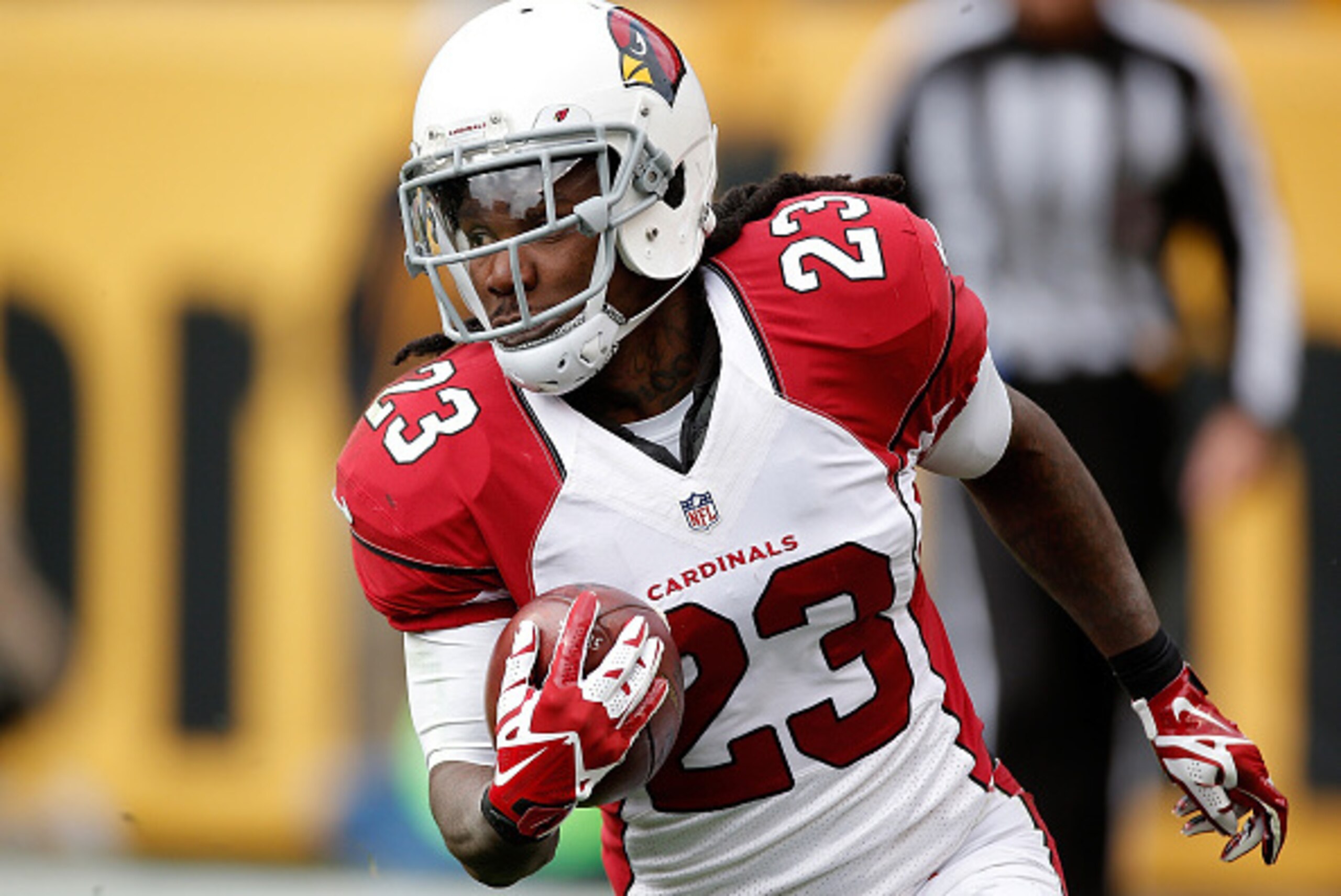 PITTSBURGH, PA - OCTOBER 18:  Chris Johnson #23 of the Arizona Cardinals carries the ball against the Pittsburgh Steelers at Heinz Field on October 18, 2015 in Pittsburgh, Pennsylvania.  (Photo by Gregory Shamus/Getty Images)