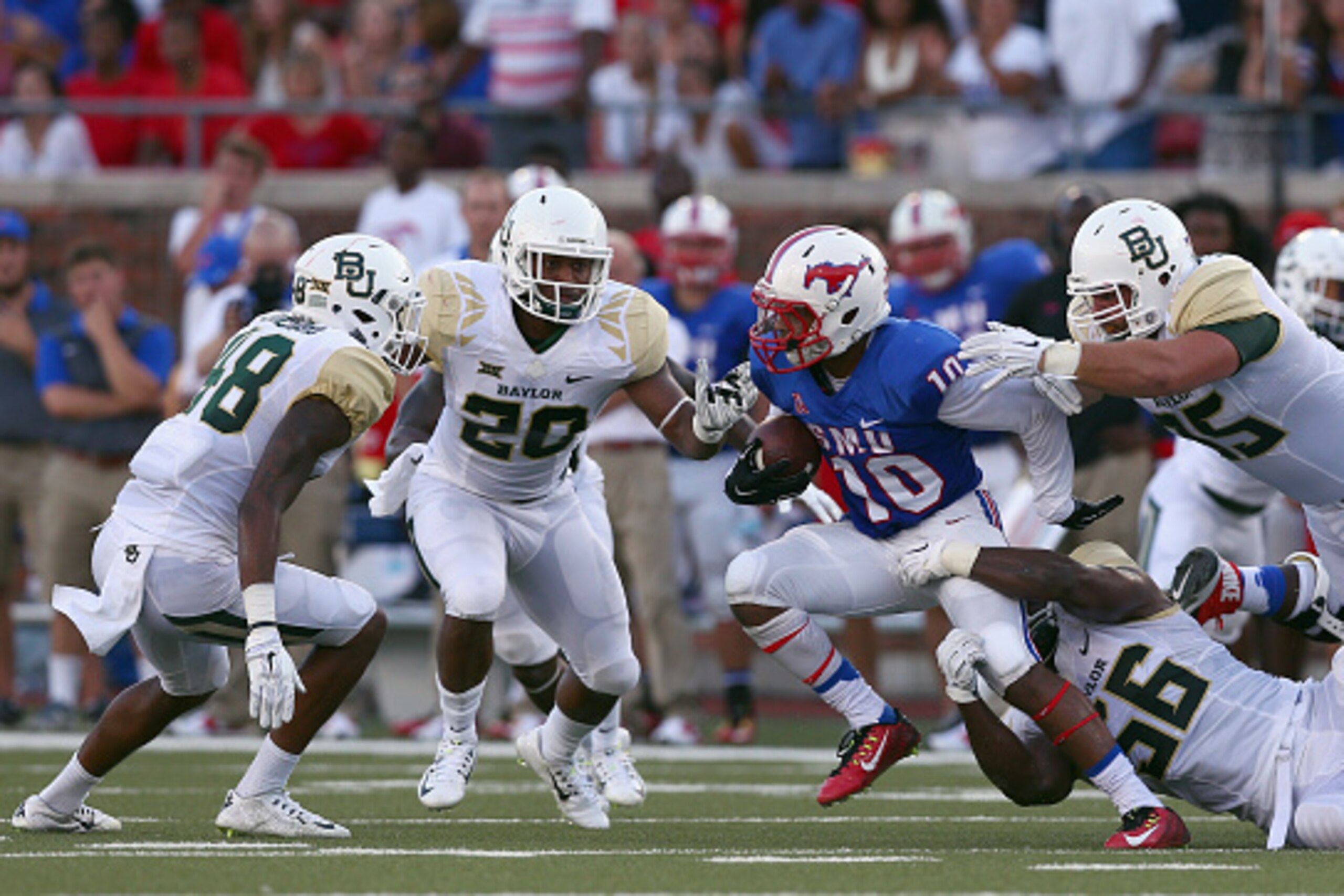 DALLAS, TX - SEPTEMBER 04: Xavier Jones #10 of the Southern Methodist Mustangs carries the ball against Travon Blanchard #48 of the Baylor Bears, Aiavion Edwards #20 of the Baylor Bears, K.J. Smith #56 of the Baylor Bears and Beau Blackshear #95 of the B DALLAS, TX - SEPTEMBER 04: Xavier Jones #10 of the Southern Methodist Mustangs carries the ball against Travon Blanchard #48 of the Baylor Bears, Aiavion Edwards #20 of the Baylor Bears, K.J. Smith #56 of the Baylor Bears and Beau Blackshear #95 of the B