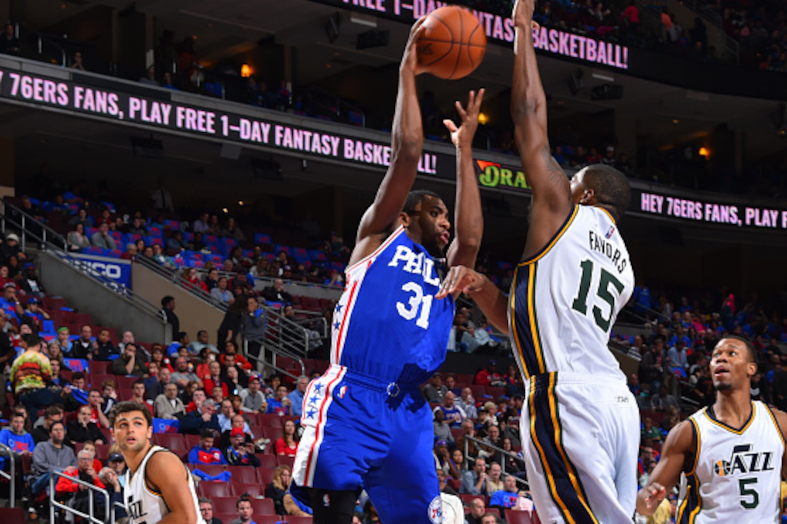 PHILADELPHIA,PA - OCTOBER 30: Hollis Thompson #31 of the Philadelphia 76ers passes the ball against the Utah Jazz at Wells Fargo Center on October 30, 2015 in Philadelphia, Pennsylvania NOTE TO USER: User expressly acknowledges and agrees that, by downloa