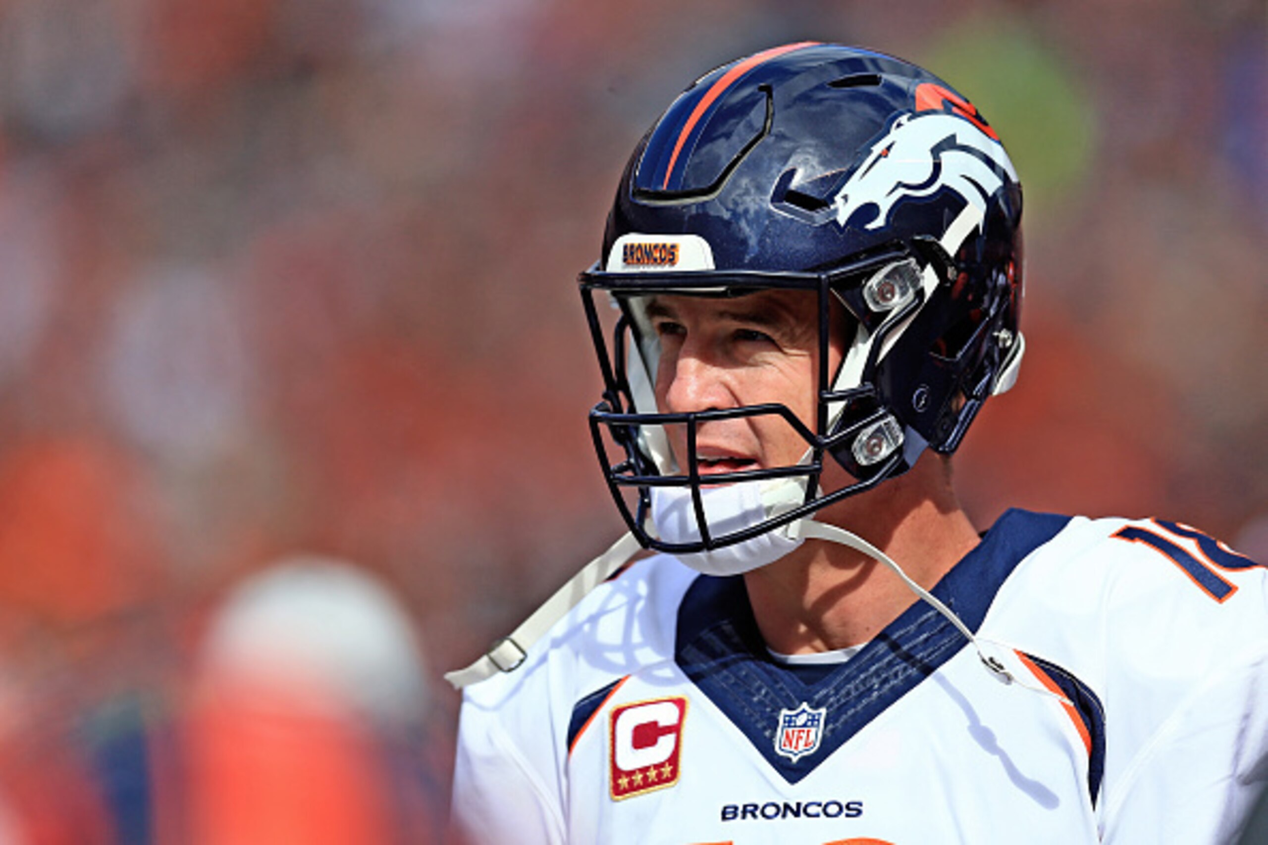 CLEVELAND, OH - OCTOBER 18: quarterback Peyton Manning #18 of the Denver Broncos against the Cleveland Browns at Cleveland Browns Stadium on October 18, 2015 in Cleveland, Ohio. Broncos defeated Browns 26-23.  (Photo by Andrew Weber/Getty Images)