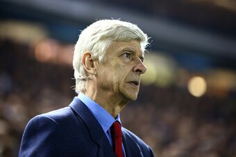 SHEFFIELD, ENGLAND - OCTOBER 27:  Arsene Wenger the manager of Arsenal looks on prior to kickoff during the Capital One Cup fourth round match between Sheffield Wednesday and Arsenal at Hillsborough Stadium on October 27, 2015 in Sheffield, England.  (Pho