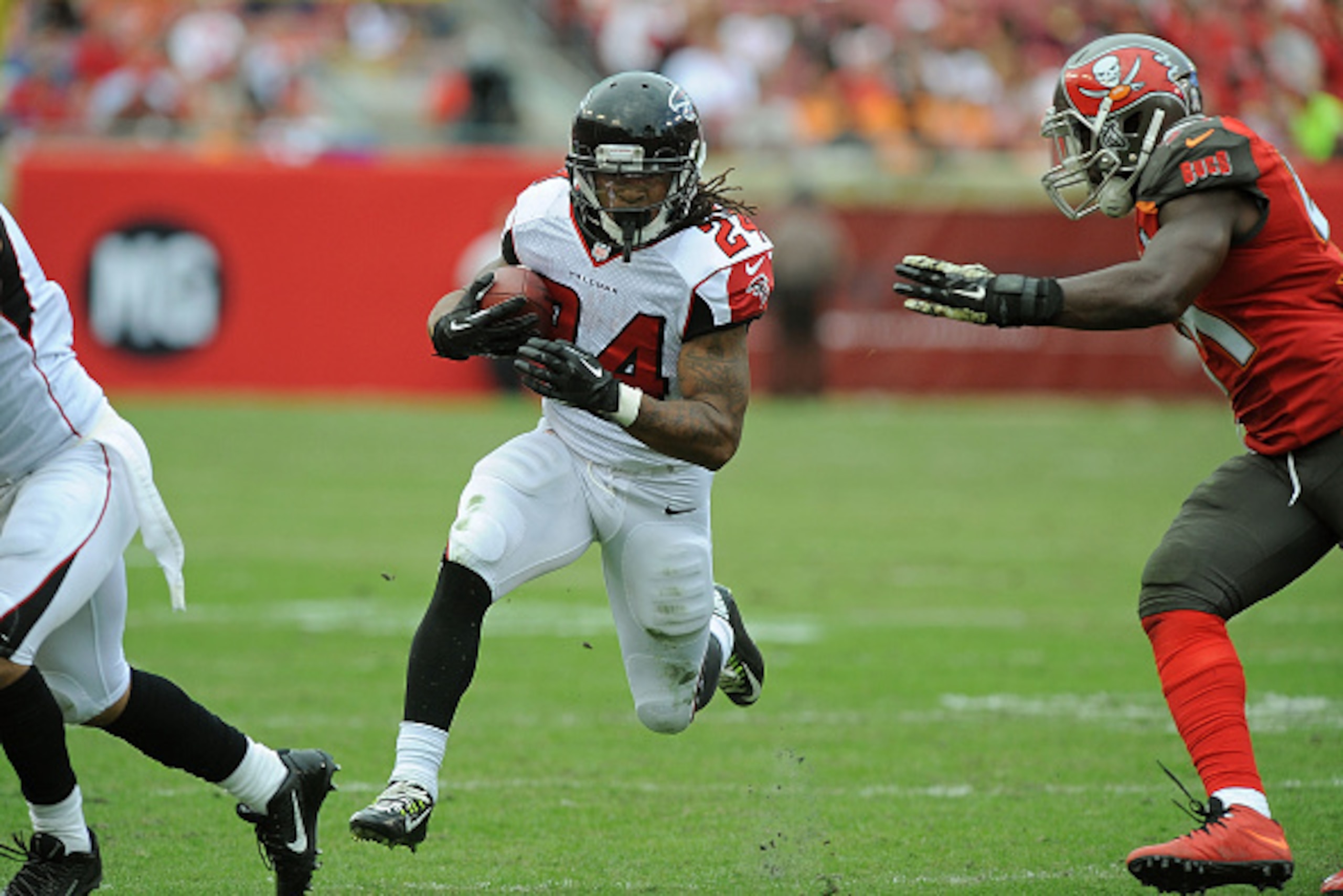 TAMPA, FL - NOVEMBER 09: Devonta Freeman #24 of the Atlanta Falcons carries during the second half of the game against the Tampa Bay Buccaneers at Raymond James Stadium on November 9, 2014 in Tampa, Florida. (Photo by Cliff McBride/Getty Images)