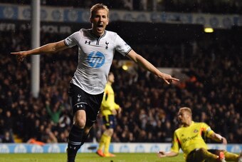Tottenham Hotspur's English striker Harry Kane celebrates scoring Tottenham's second goal during the English Premier League football match between Tottenham Hotspur and Sunderland at White Hart Lane in north London on April 7, 2014. AFP PHOTO / BEN STANSA