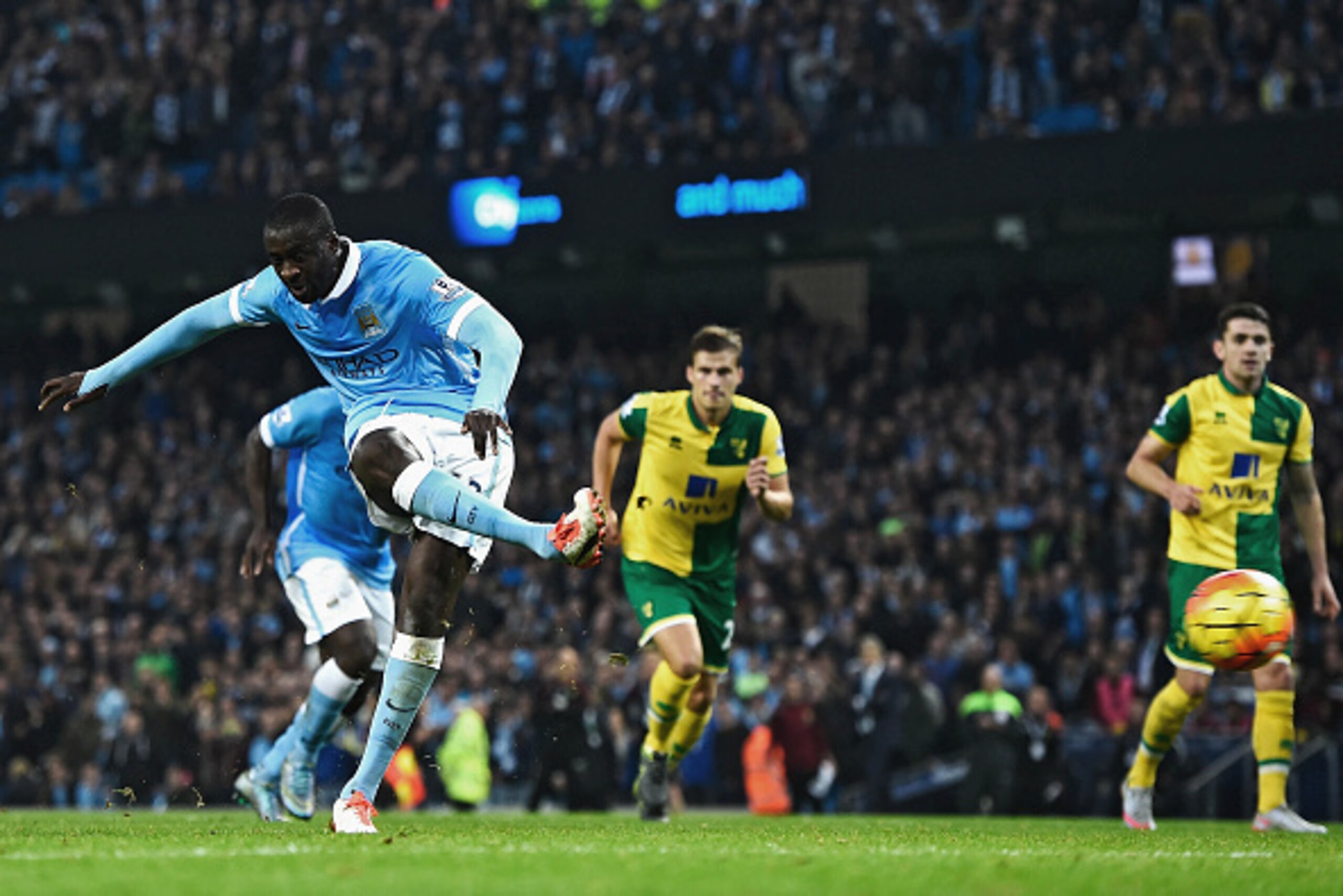 MANCHESTER, ENGLAND - OCTOBER 31: Yaya Toure of Manchester City scores his team's second goal from the penalty spot during the Barclays Premier League match between Manchester City and Norwich City at Etihad Stadium on October 31, 2015 in Manchester, Engl MANCHESTER, ENGLAND - OCTOBER 31: Yaya Toure of Manchester City scores his team's second goal from the penalty spot during the Barclays Premier League match between Manchester City and Norwich City at Etihad Stadium on October 31, 2015 in Manchester, Engl