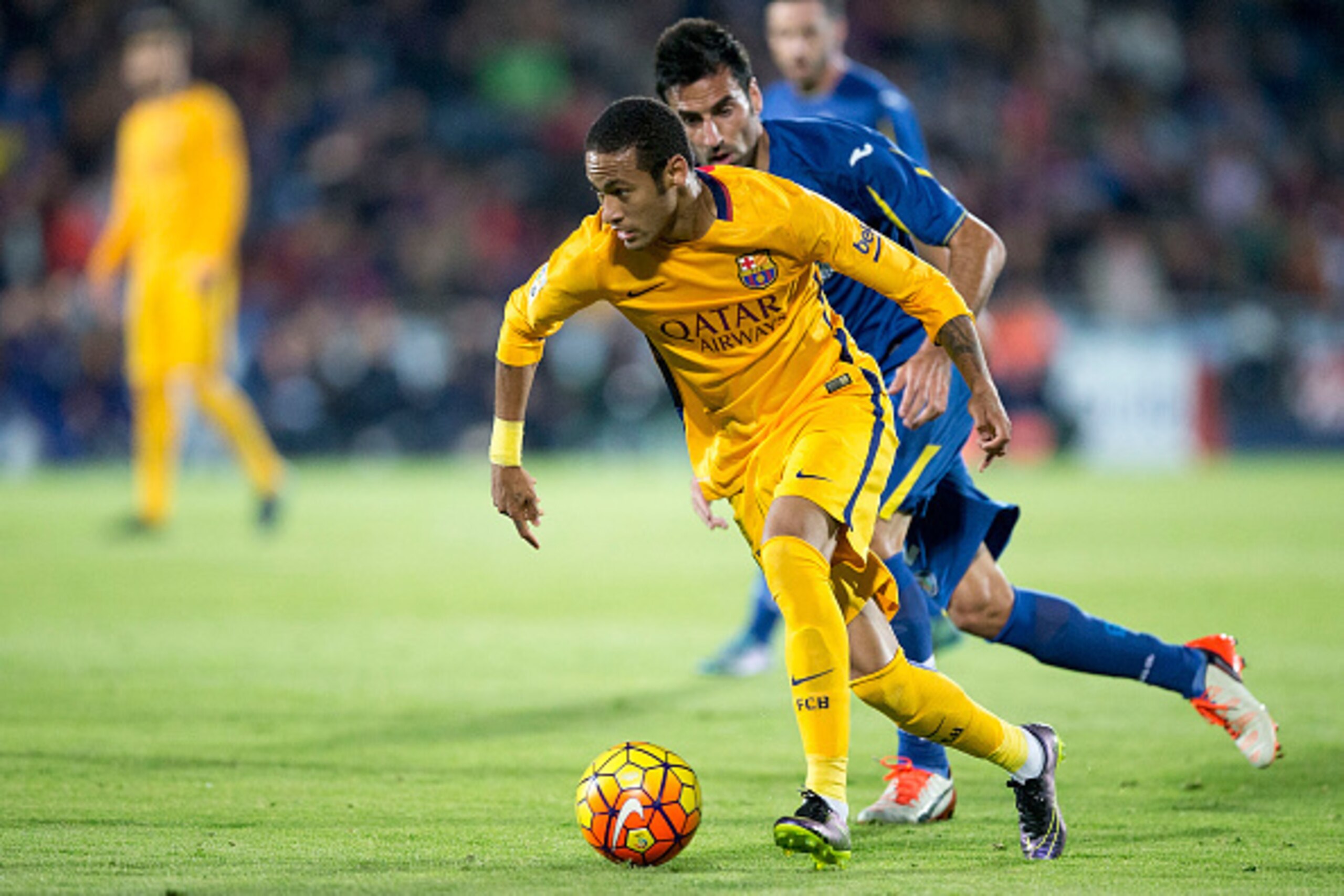 GETAFE, SPAIN - OCTOBER 31:  Neymar JR. (L) of FC Barcelona competes for the ball with Juan Antonio Rodrguez (R) of Getafe CF  during the La Liga match between Getafe CF and FC Barcelona at Coliseum Alfonso Perez on October 31, 2015 in Getafe, Spain.  (Ph