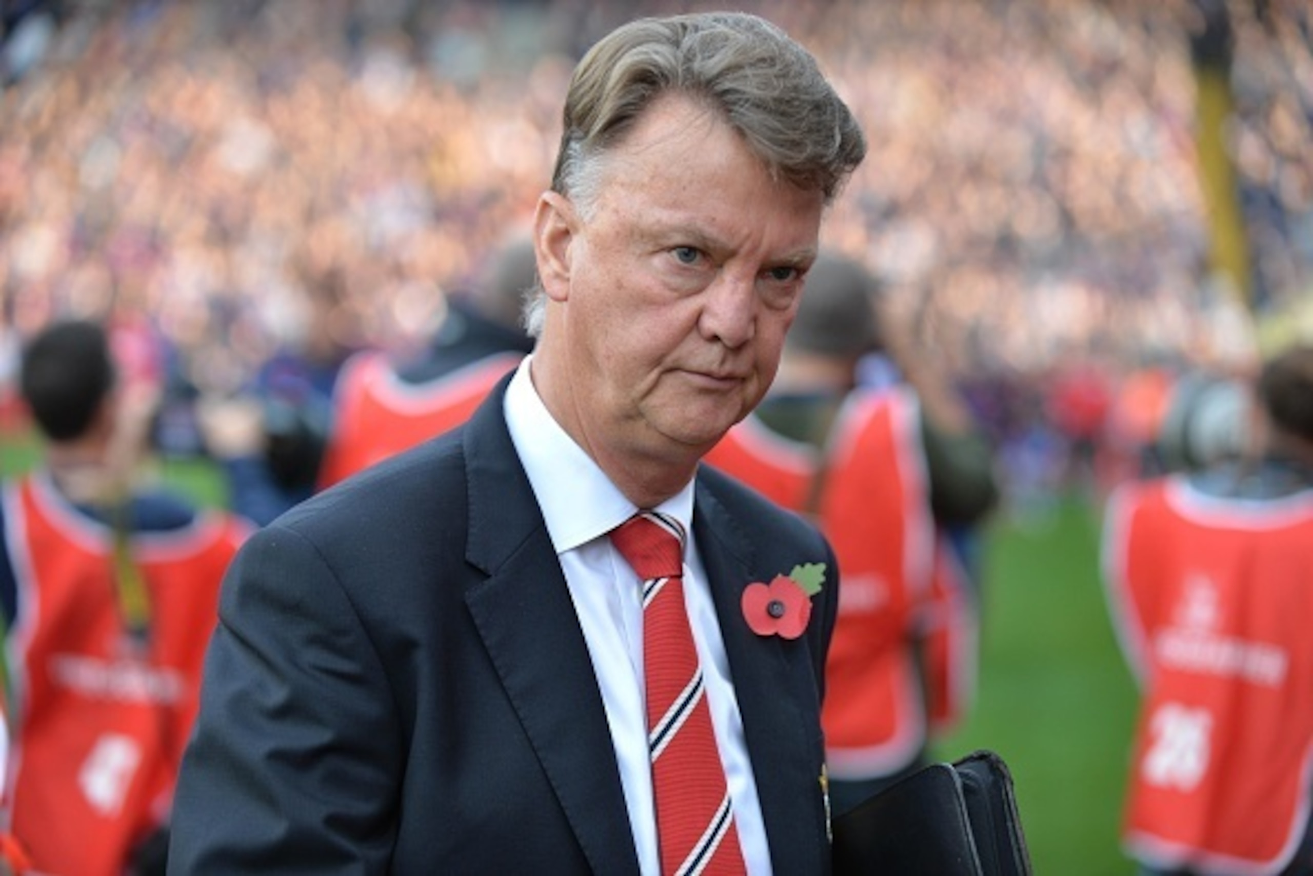 Manchester United's Dutch manager Louis van Gaal awaits kick off in the English Premier League football match between Crystal Palace and Manchester United at Selhurst Park in south London on October 31, 2015. The game finished 0-0.  AFP PHOTO / OLLY GREEN