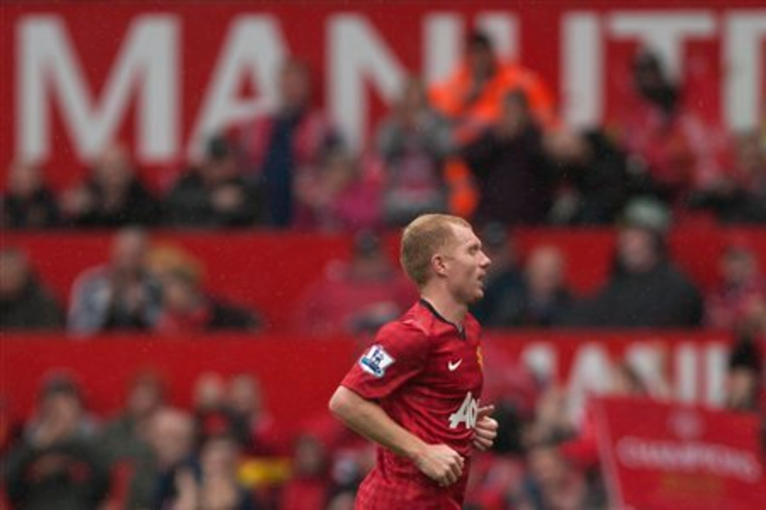 Scholes in action for United