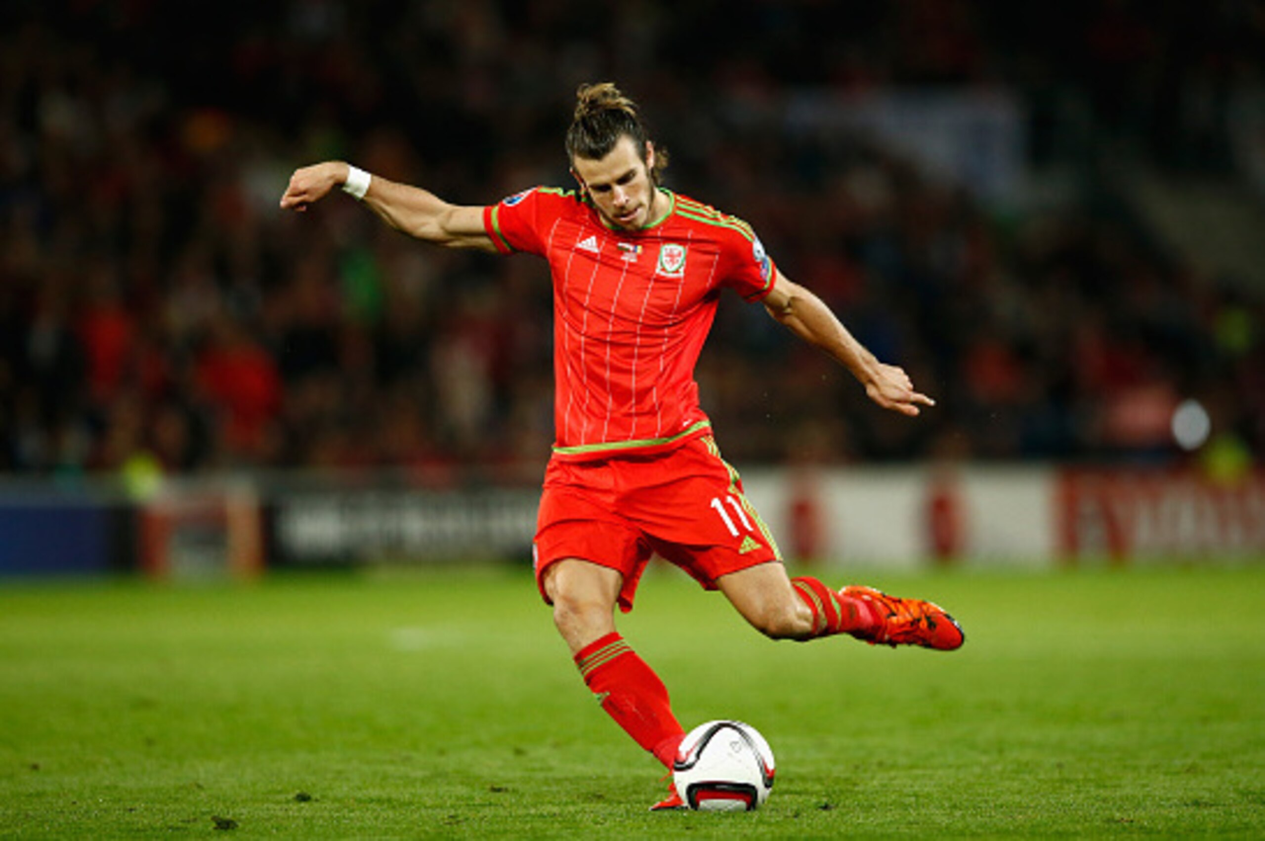 CARDIFF, WALES - OCTOBER 13:  Wales player Gareth Bale in action during the UEFA EURO 2016 Group B Qualifier between Wales and Andorra at Cardiff City stadium on October 13, 2015 in Cardiff, United Kingdom.  (Photo by Stu Forster/Getty Images)