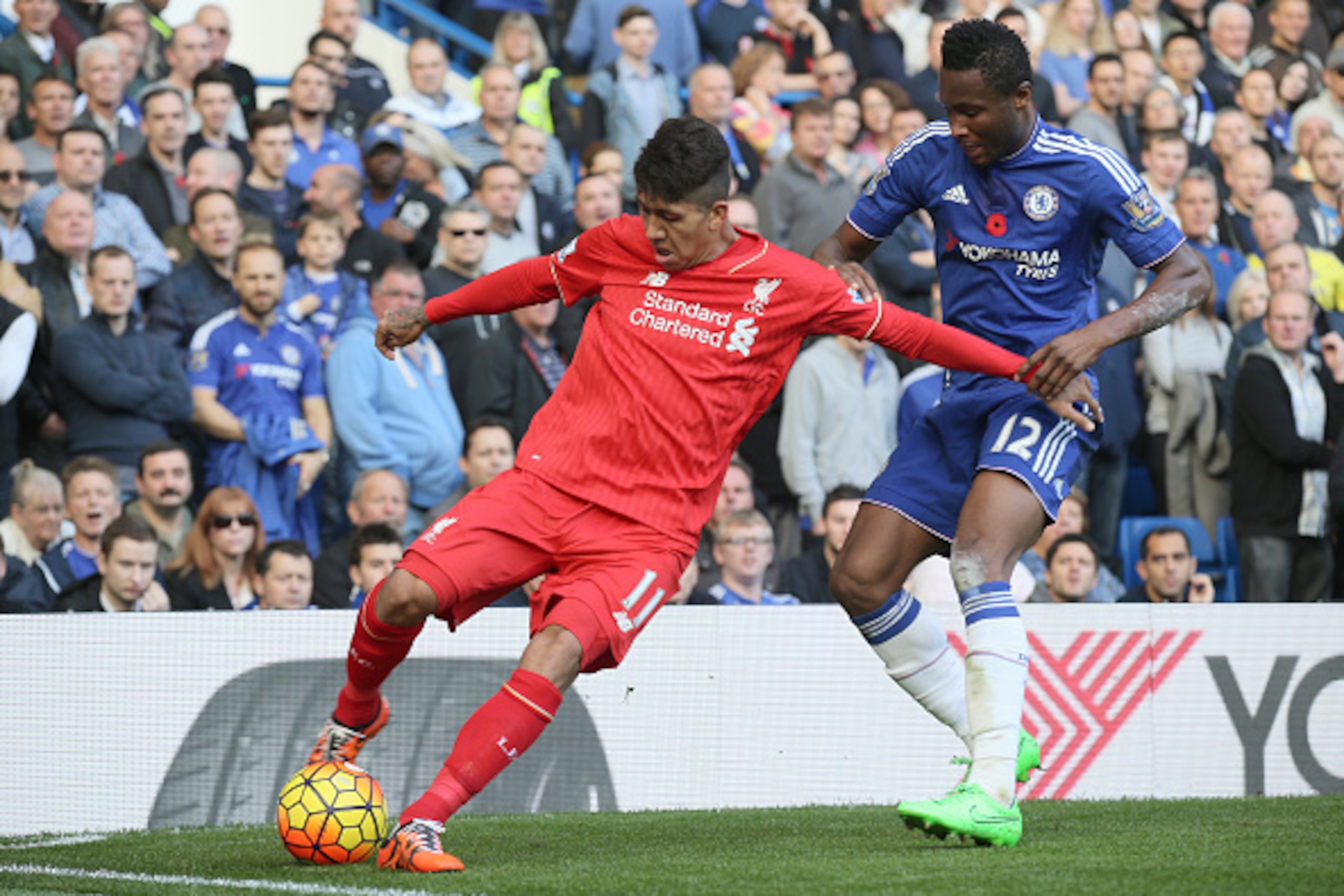 LONDON, ENGLAND - OCTOBER 31: Roberto Firmino of Liverpool and John Mikel Obi of Chelsea compete for the ball during the Barclays Premier League match between Chelsea and Liverpool at Stamford Bridge on October 31, 2015 in London, England. (Photo by Ian LONDON, ENGLAND - OCTOBER 31: Roberto Firmino of Liverpool and John Mikel Obi of Chelsea compete for the ball during the Barclays Premier League match between Chelsea and Liverpool at Stamford Bridge on October 31, 2015 in London, England. (Photo by Ian