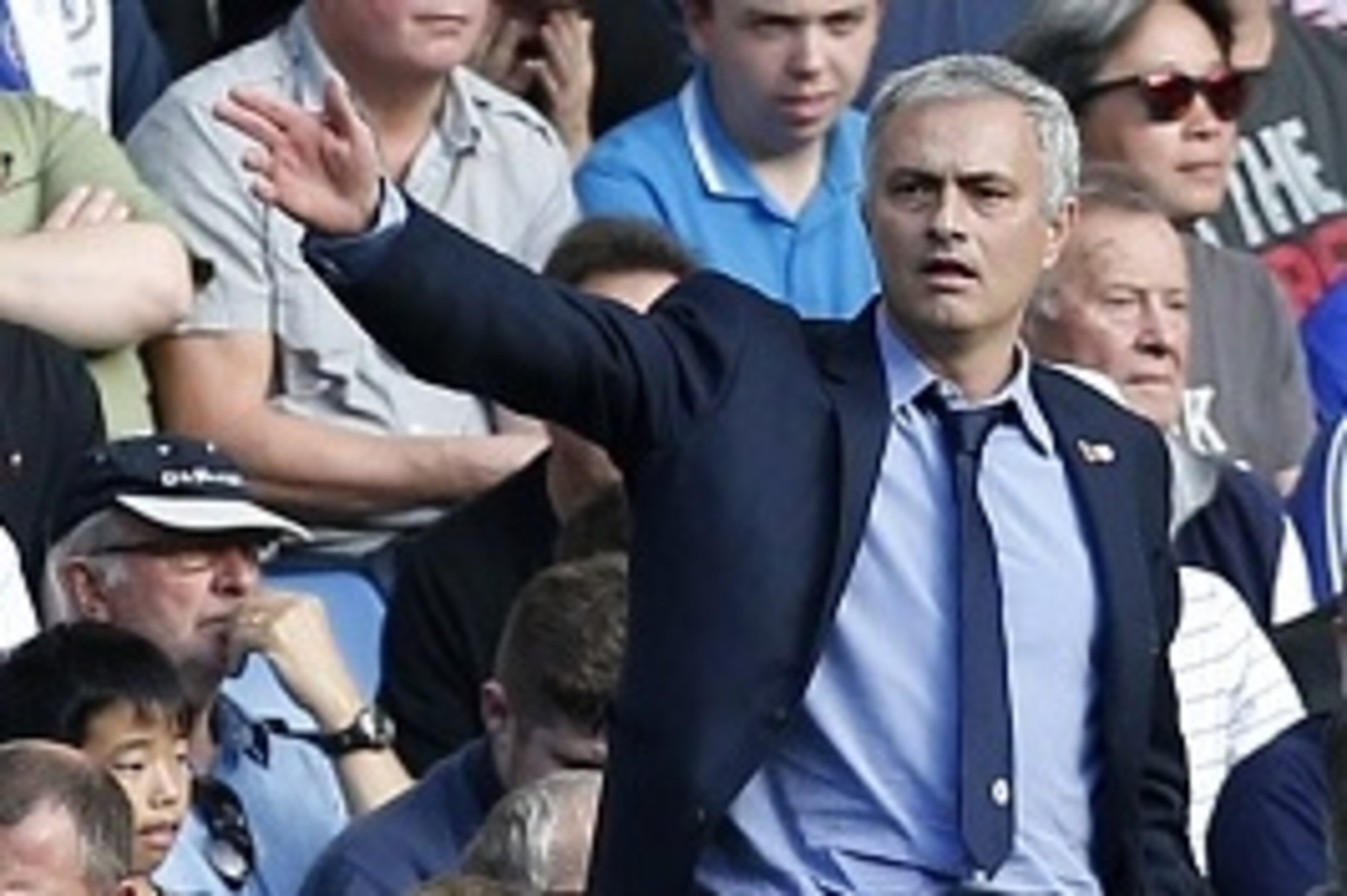 Chelsea's Portuguese manager Jose Mourinho gestures during the English Premier League football match between Chelsea and Liverpool at Stamford Bridge in London on October 31, 2015. Liverpool won the game 3-1. AFP PHOTO / IAN KINGTON

RESTRICTED TO EDITORI