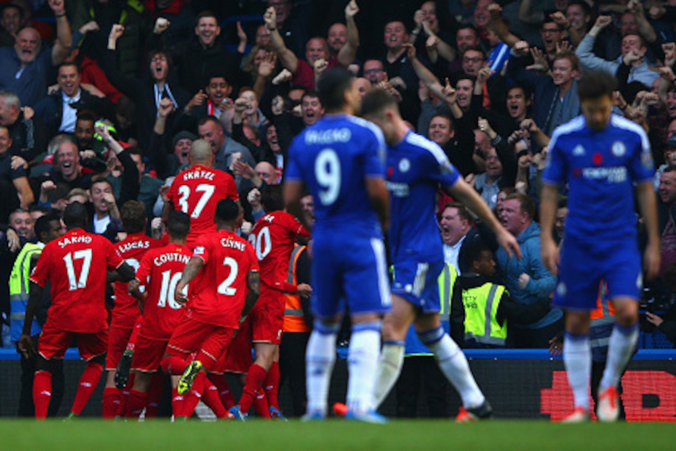 LONDON, ENGLAND - OCTOBER 31: Liverpool players celebrate their third goal by Christian Benteke (obscured) during the Barclays Premier League match between Chelsea and Liverpool at Stamford Bridge on October 31, 2015 in London, England.  (Photo by Ian Wal