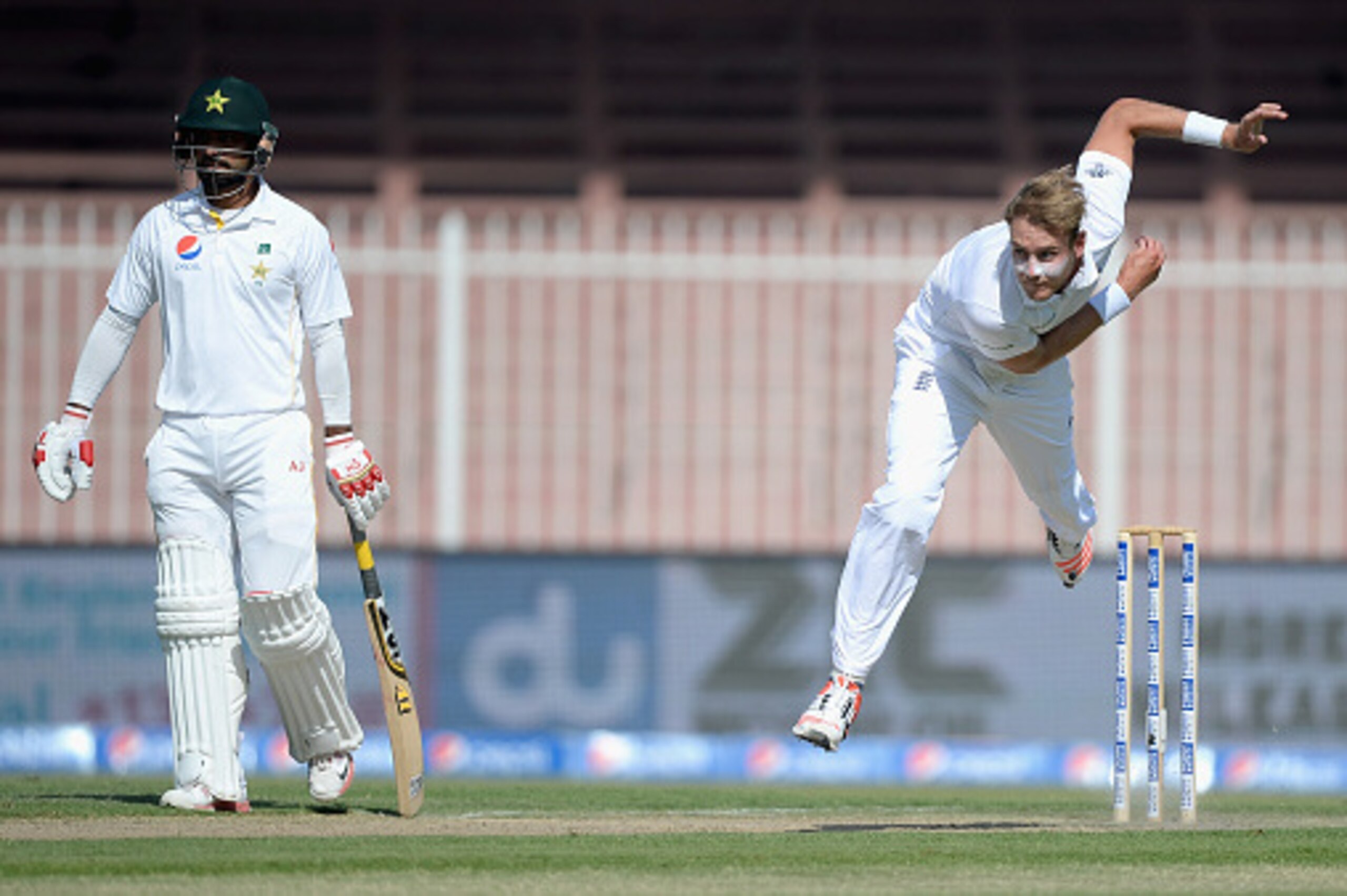SHARJAH, UNITED ARAB EMIRATES - NOVEMBER 01:  Stuart Broad of England bowls during day one of the 3rd Test between Pakistan and England at Sharjah Cricket Stadium on November 1, 2015 in Sharjah, United Arab Emirates.  (Photo by Gareth Copley/Getty Images)