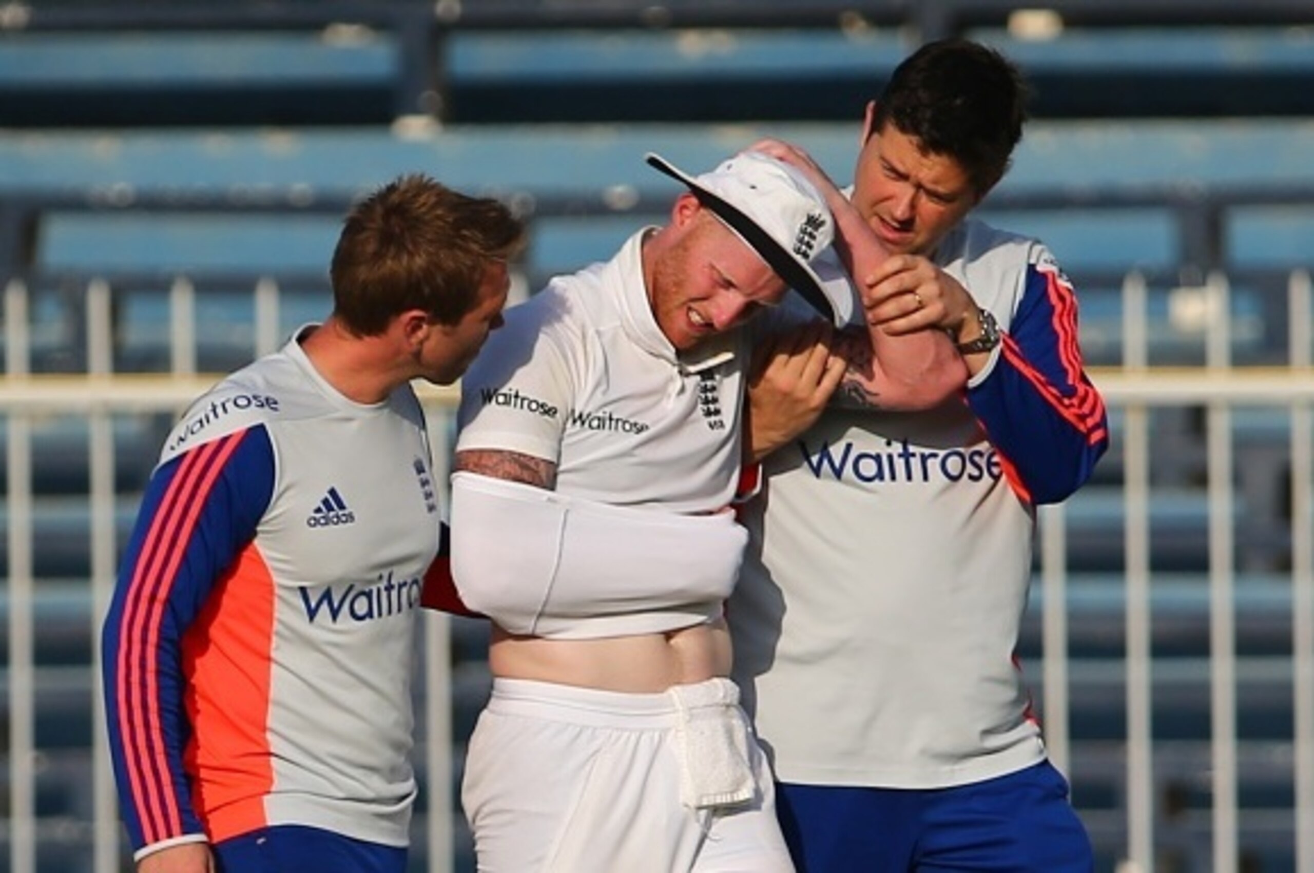 Medics walk with England's Ben Stokes after he injured his arm during the first day of the third test match  between Pakistan and England in the Gulf Emirate of Sharjah on November 01, 2015. AFP PHOTO / MARWAN NAAMANI        (Photo credit should read MARW