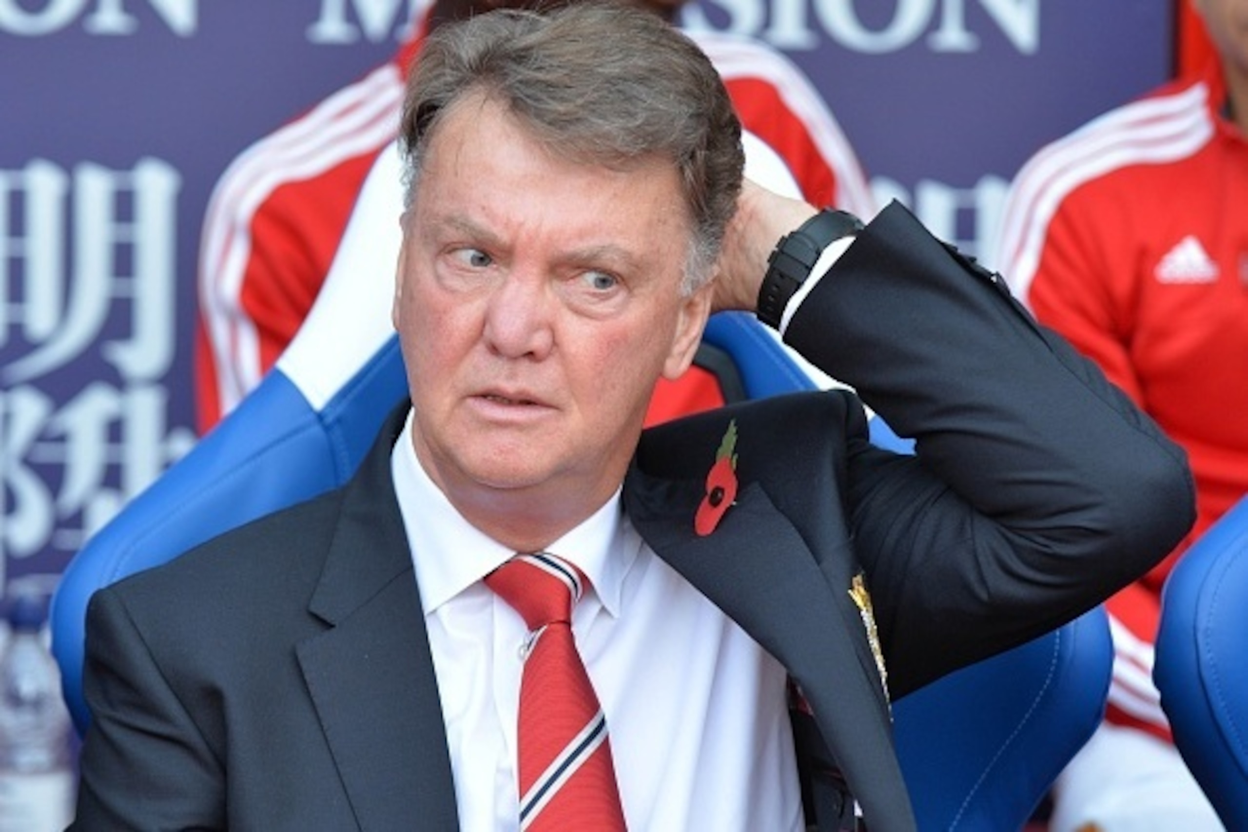 Manchester United's Dutch manager Louis van Gaal awaits kick of in the English Premier League football match between Crystal Palace and Manchester United at Selhurst Park in south London on October 31, 2015. AFP PHOTO / OLLY GREENWOOD

RESTRICTED TO EDITO