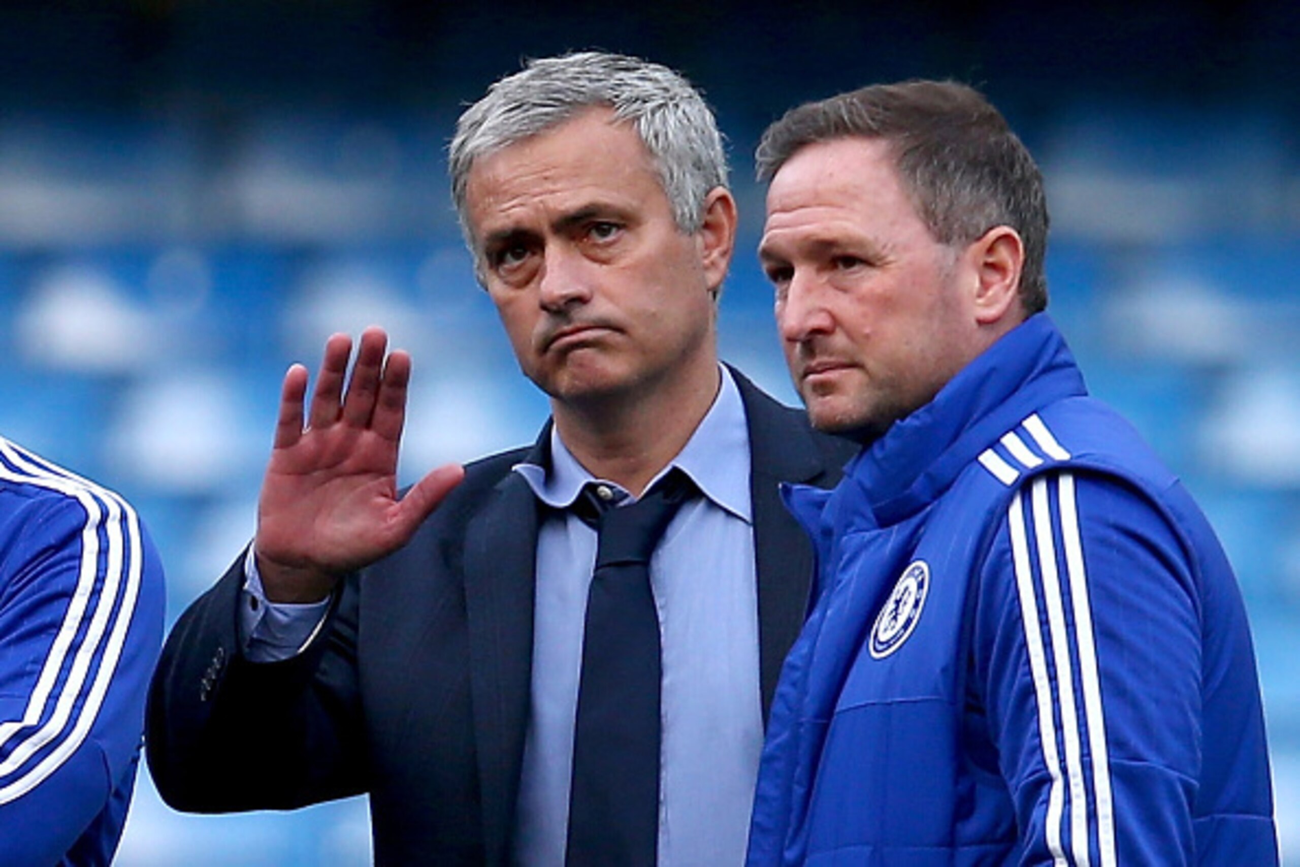 LONDON, ENGLAND - OCTOBER 31:  Chelsea manager Jose Mourinho and his staffs discuss on the pitch after their team's 1-3 defeat in the Barclays Premier League match between Chelsea and Liverpool at Stamford Bridge on October 31, 2015 in London, England.  (