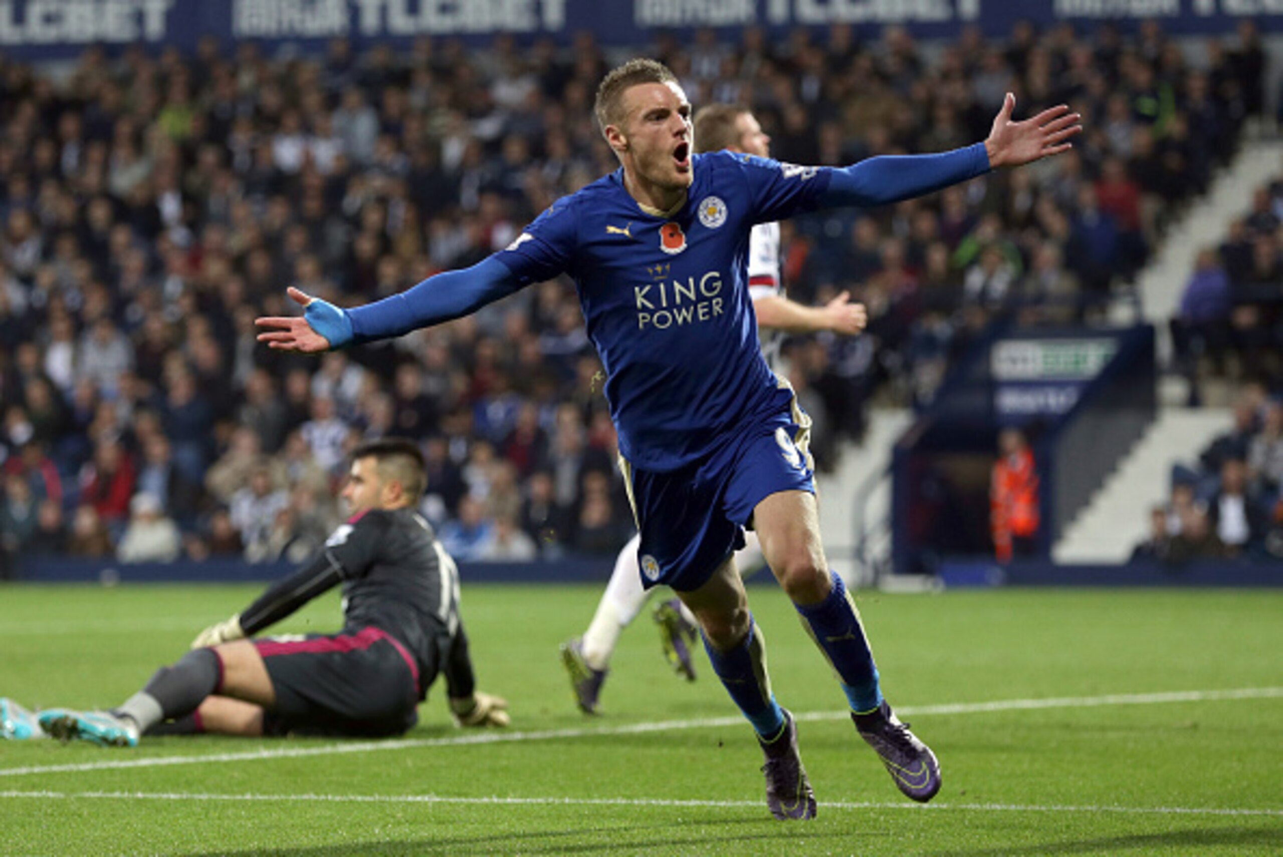 WEST BROMWICH, ENGLAND - OCTOBER 31:  Jamie Vardy of Leicester City celebrates after he scores the third goal of the game for his side during the Barclays Premier League match between West Bromwich Albion and Leicester City at the Hawthorns on October 31,