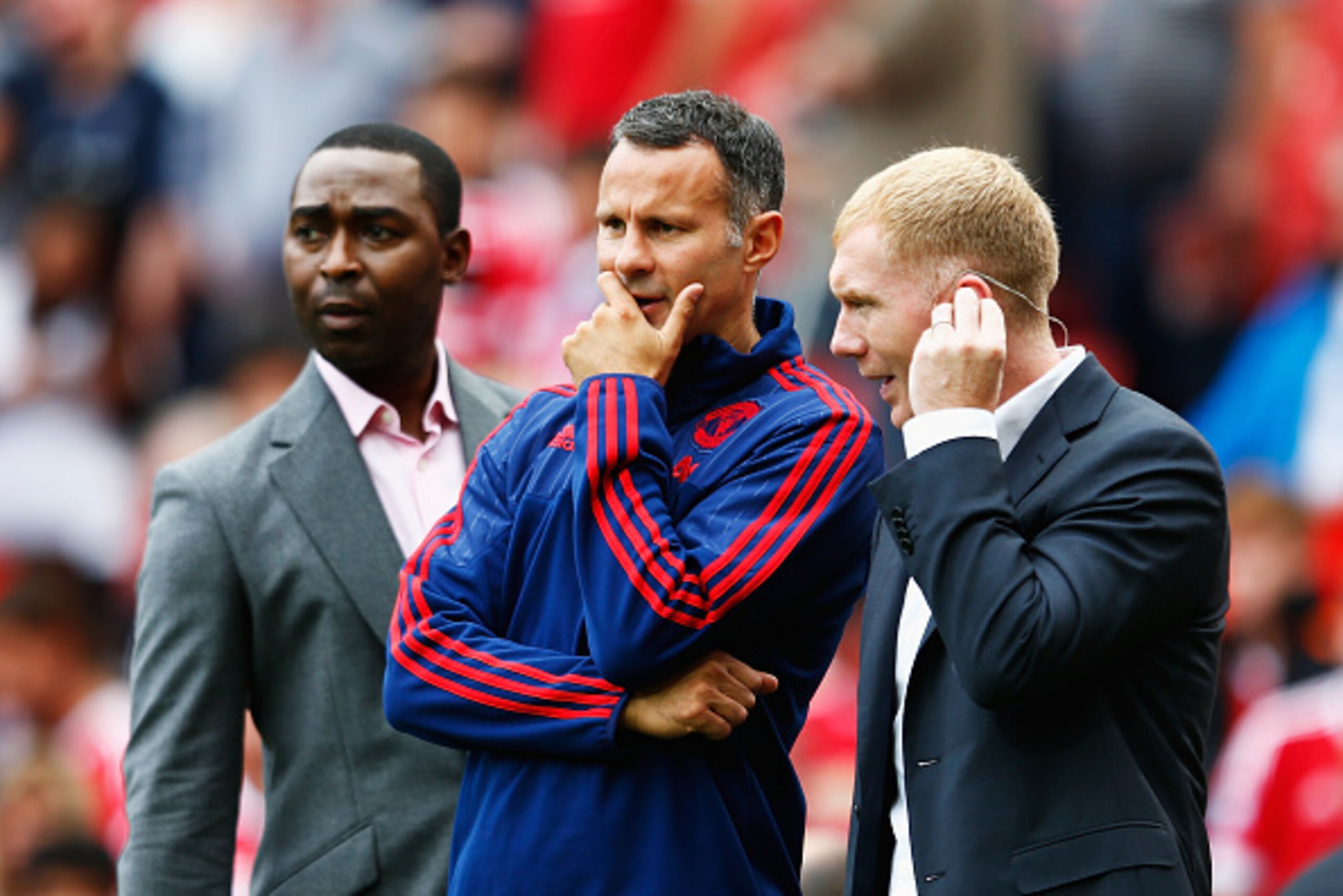 MANCHESTER, ENGLAND - AUGUST 22:  Ryan Giggs (C) coach of Manchester United talks with former Manchester United players Andy Cole (L) and Paul Scholes (R) prior to the Barclays Premier League match between Manchester United and Newcastle United at Old Tra
